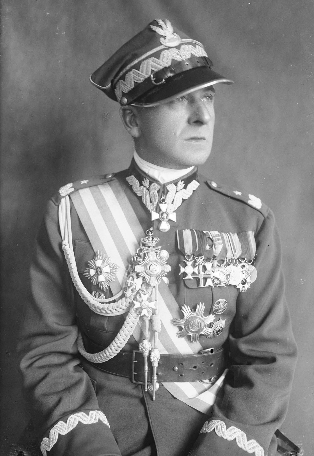 General Boleslaw Wieniawa-Dlugoszowski - szwolezer i arbiter elegancji II RP