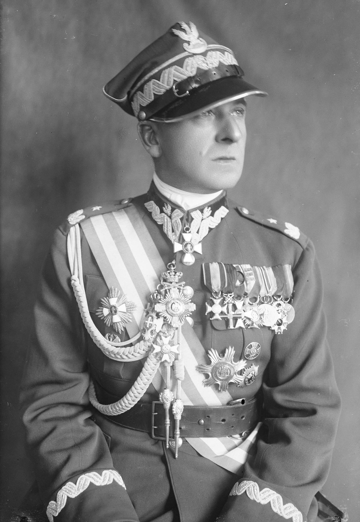 General Boleslaw Wieniawa-Dlugoszowski - szwolezer i arbiter elegancji II RP