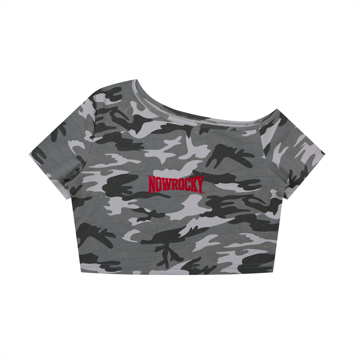 T-shirt Camo Crop Off-Shoulder – Nowrocky™ — zbliżenie na wzór moro