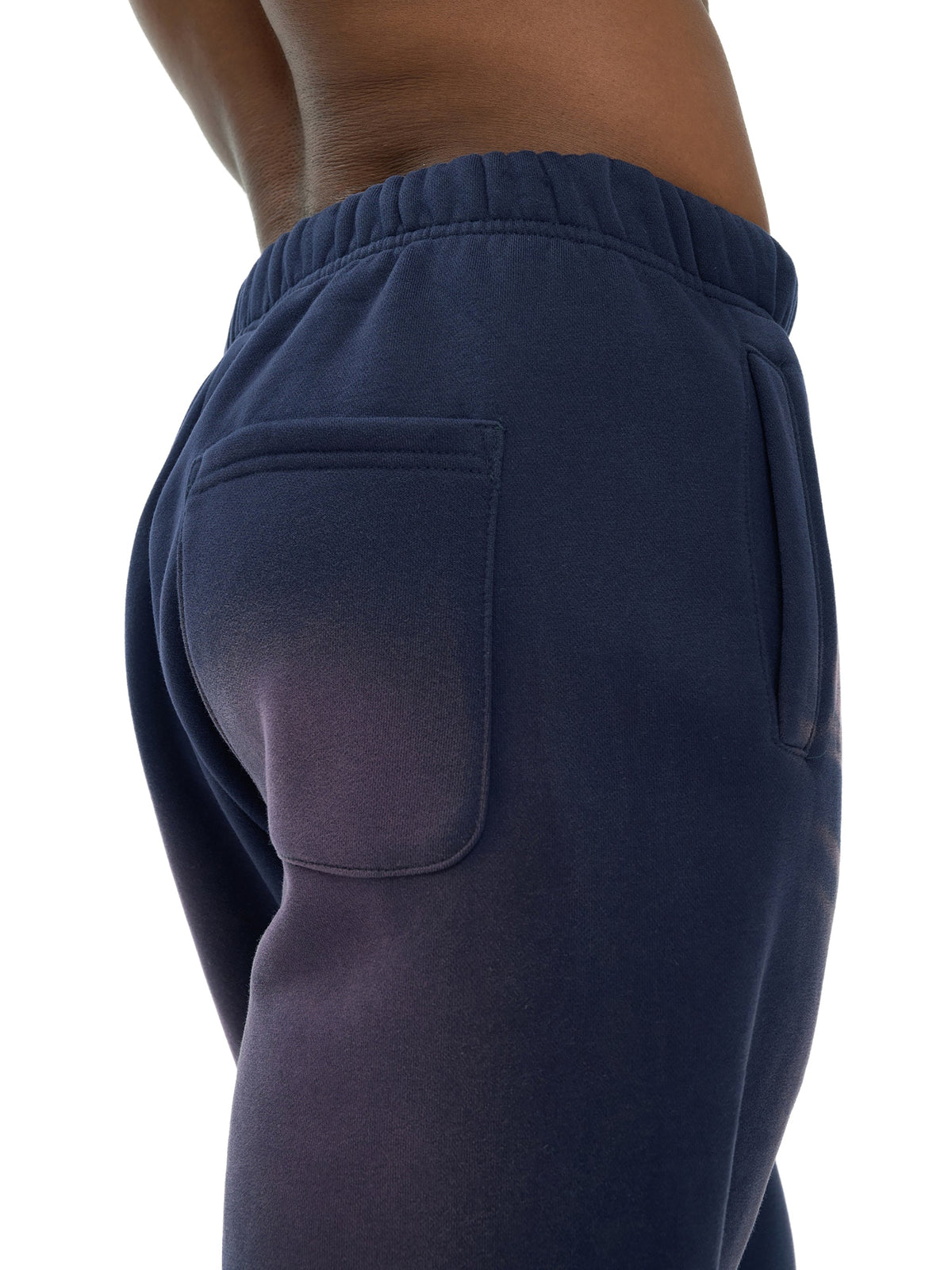 Spodnie Dresowe Sunfade Jogger – Nowrocky™ — ujęcie trzy czwarte na modelu