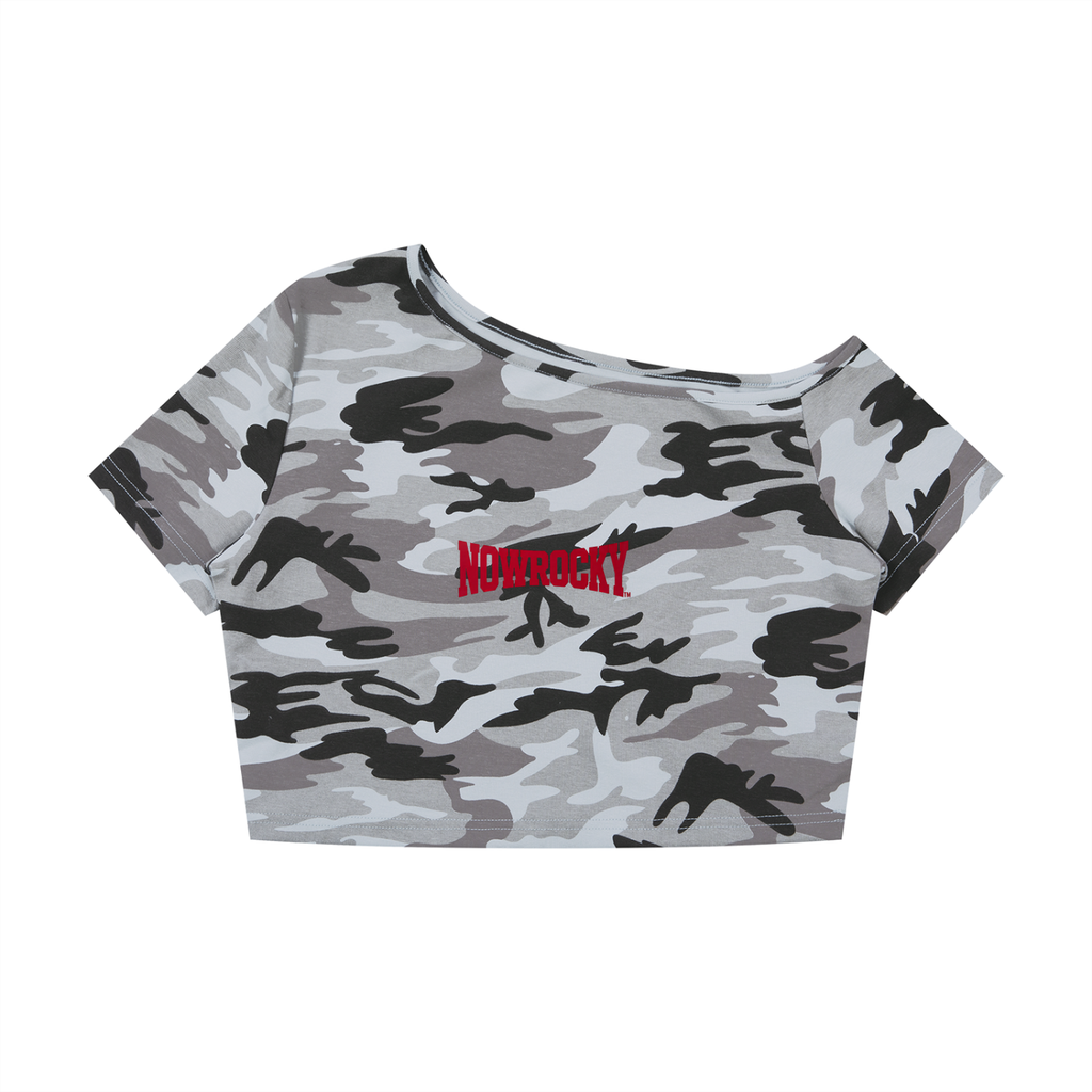 T-shirt Camo Crop Off-Shoulder – Nowrocky™ — krótka koszulka moro, widok z przodu