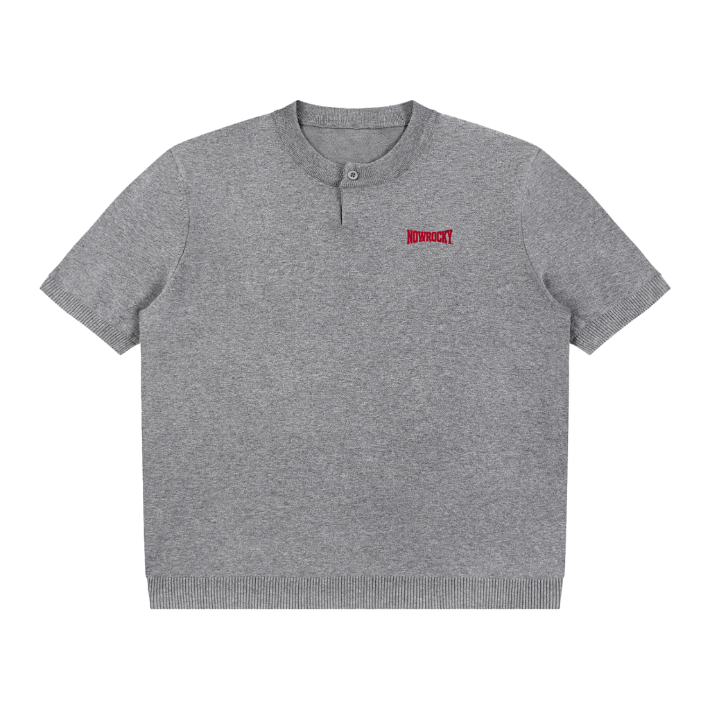 T-shirt Dziany Henley – Nowrocky™ — t-shirt z plisą przy dekolcie, ujęcie z profilu
