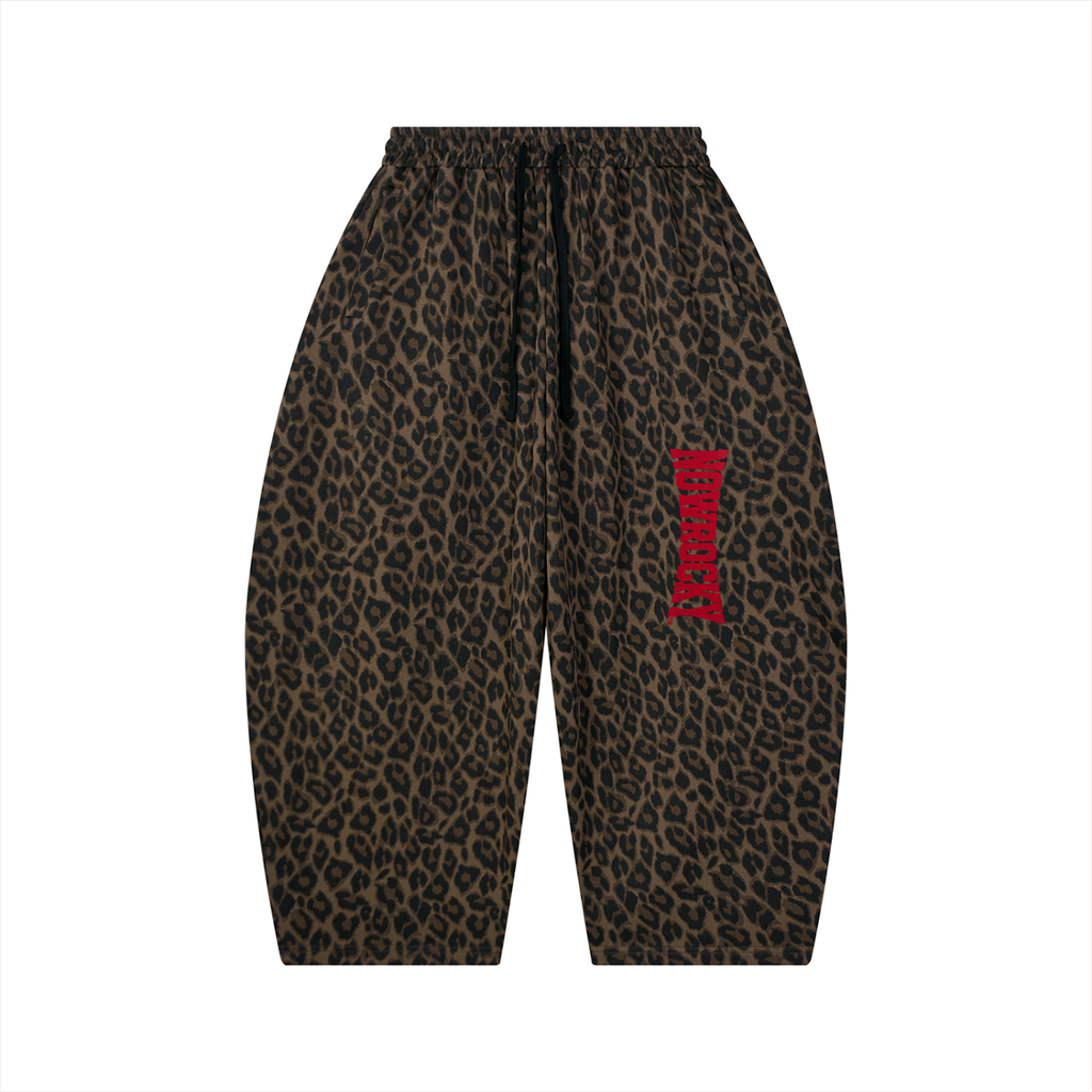 Spodnie Dresowe Leopard Barrel Leg – Nowrocky™ — zbliżenie na wzór leopard