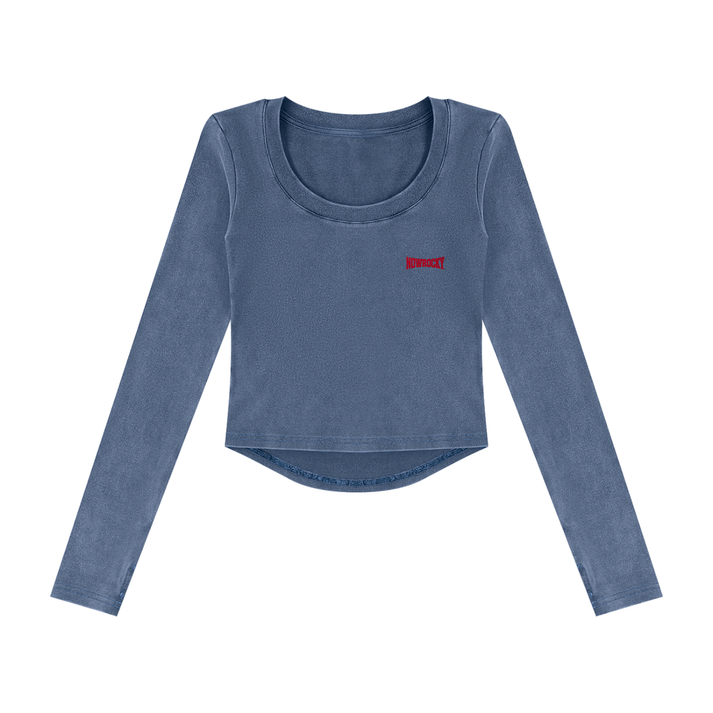 Longsleeve Crop Vintage Wash – Nowrocky™ — longsleeve crop na modelce, cała sylwetka