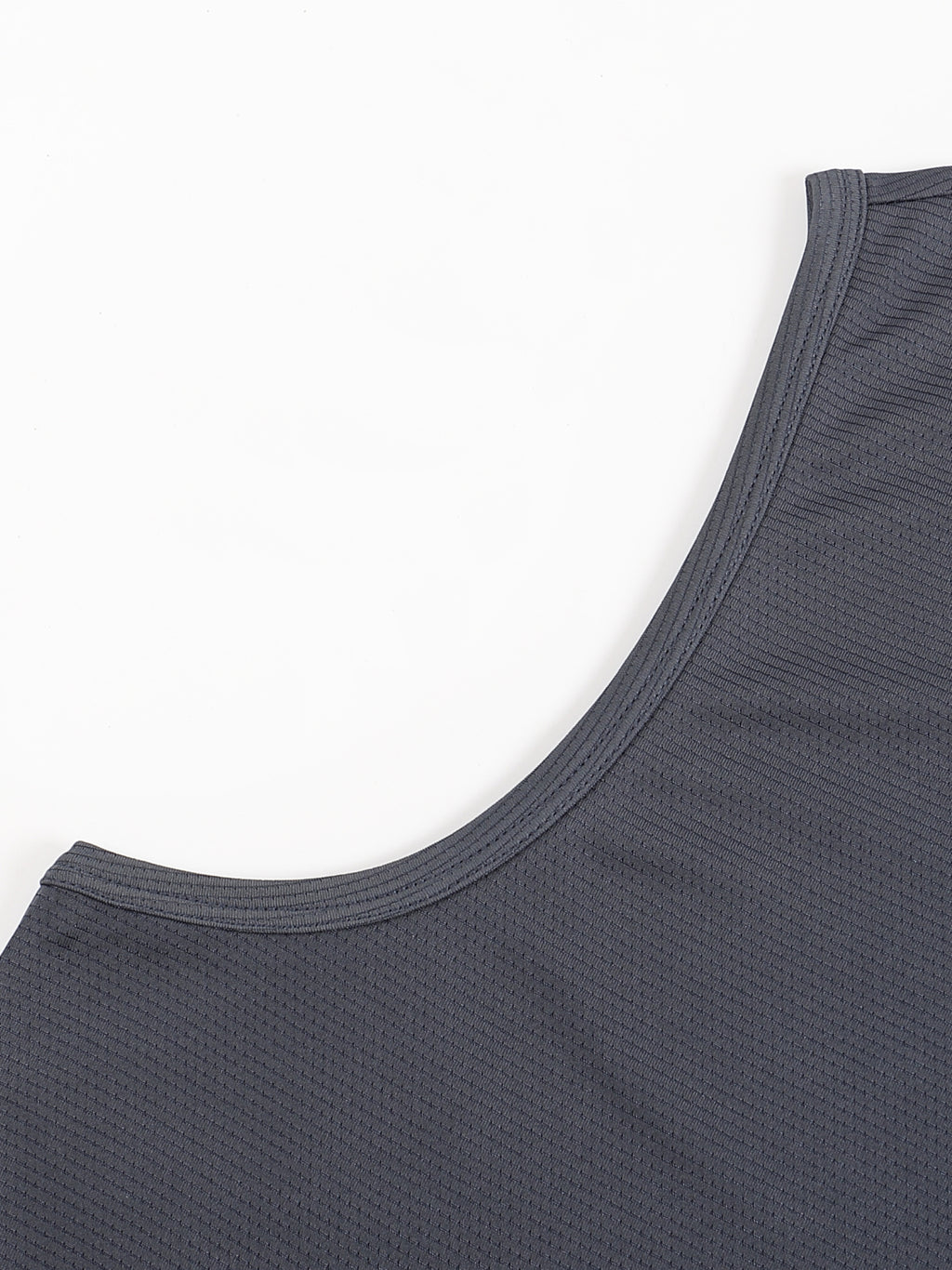 Jersey Sportowy Lightweight – Nowrocky™ — proporcje kroju na modelu, ujęcie trzy czwarte