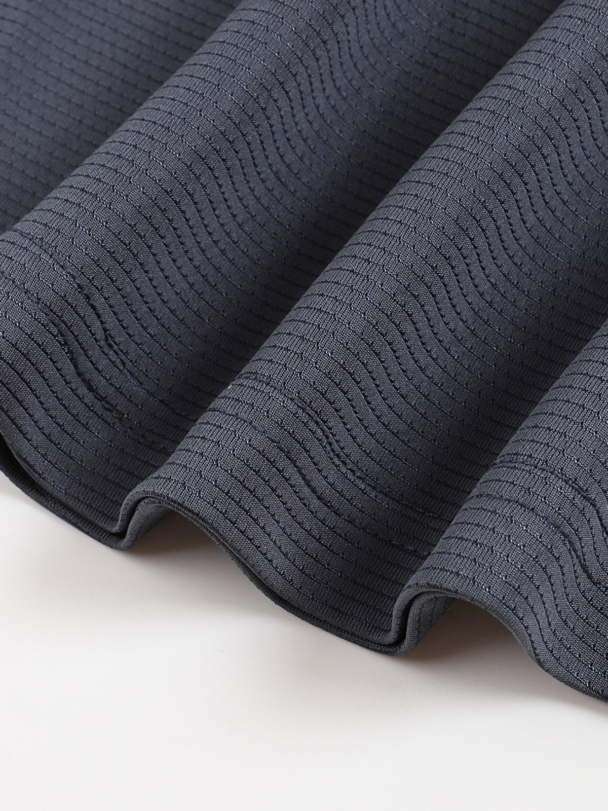 Jersey Sportowy Lightweight – Nowrocky™ — na wieszaku, pełna długość