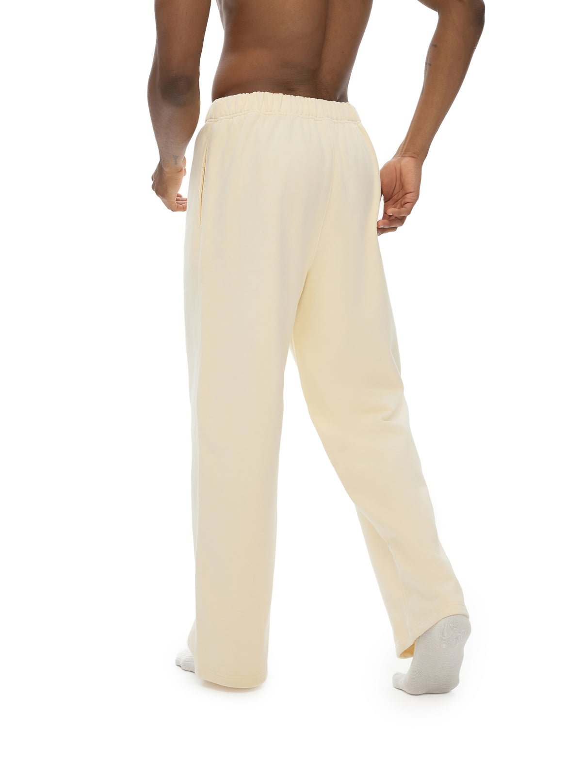 Spodnie Dresowe Heavyweight Straight Leg – Nowrocky™ — zbliżenie na oznaczenie marki