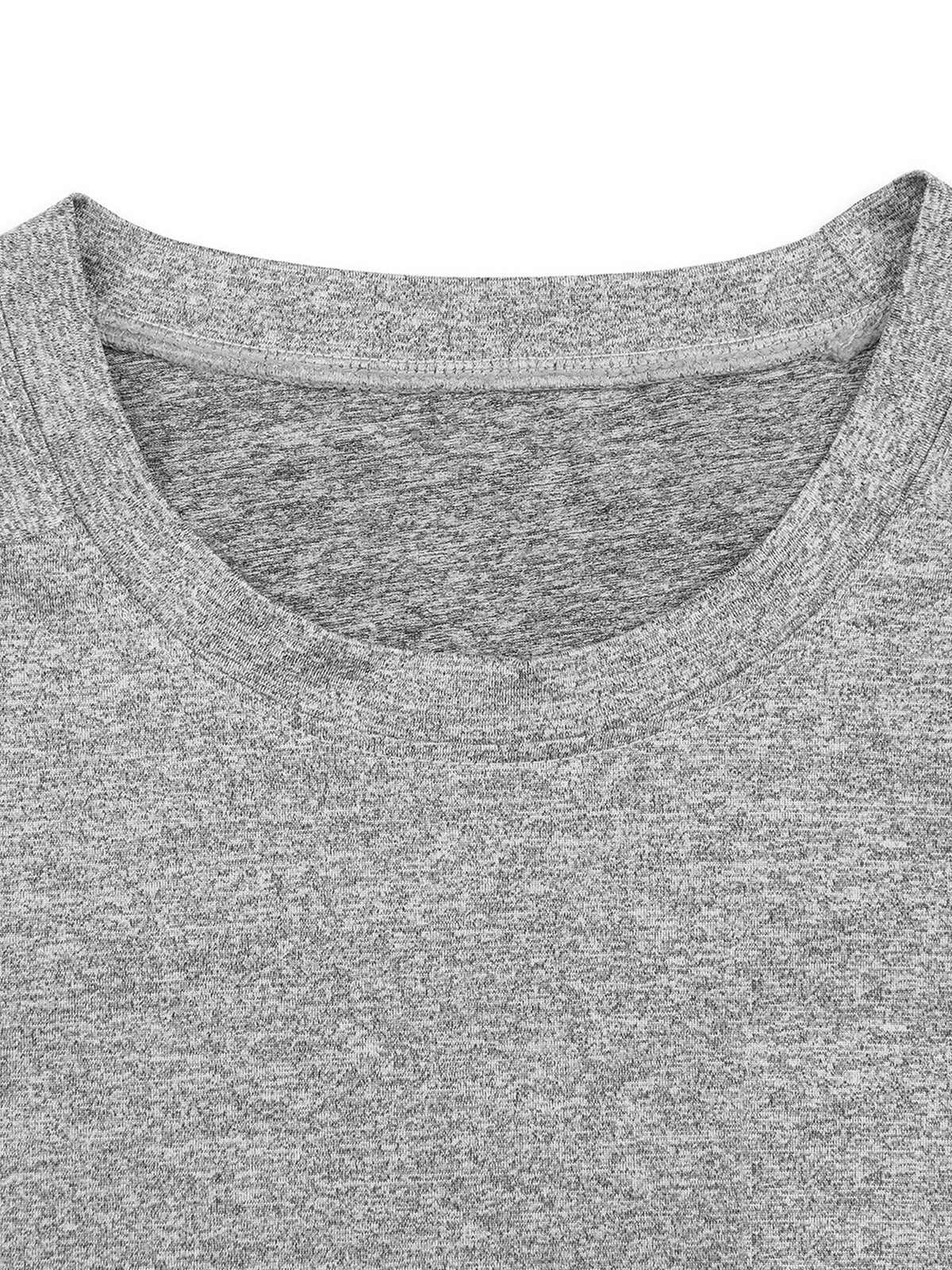 T-shirt Performance Raglan – Nowrocky™ — logo marki na piersi, zbliżenie