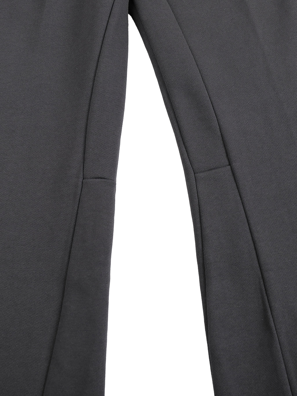 Spodnie Dresowe Flare Raw Edge – Nowrocky™ — proporcje kroju flare w kadrze do kolan
