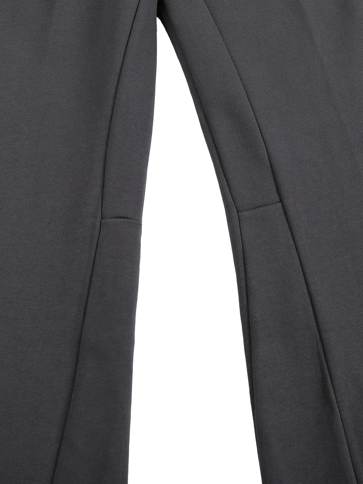 Spodnie Dresowe Flare Raw Edge – Nowrocky™ — proporcje kroju flare w kadrze do kolan