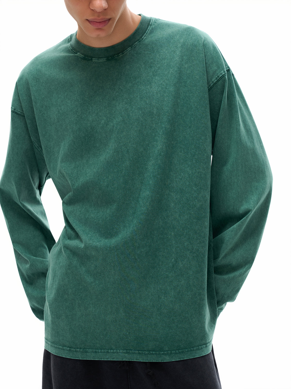 Longsleeve Acid Wash Oversize – Nowrocky™ — linia bioder i dołu produktu
