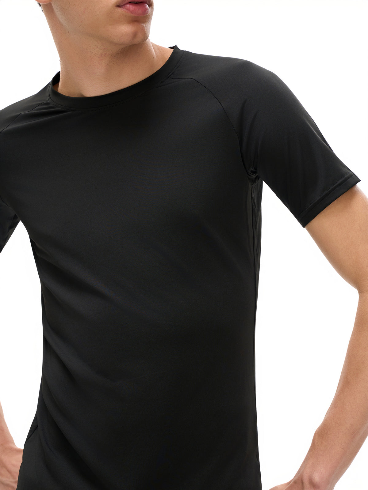 T-shirt Performance Raglan – Nowrocky™ — plecy modela i układ materiału