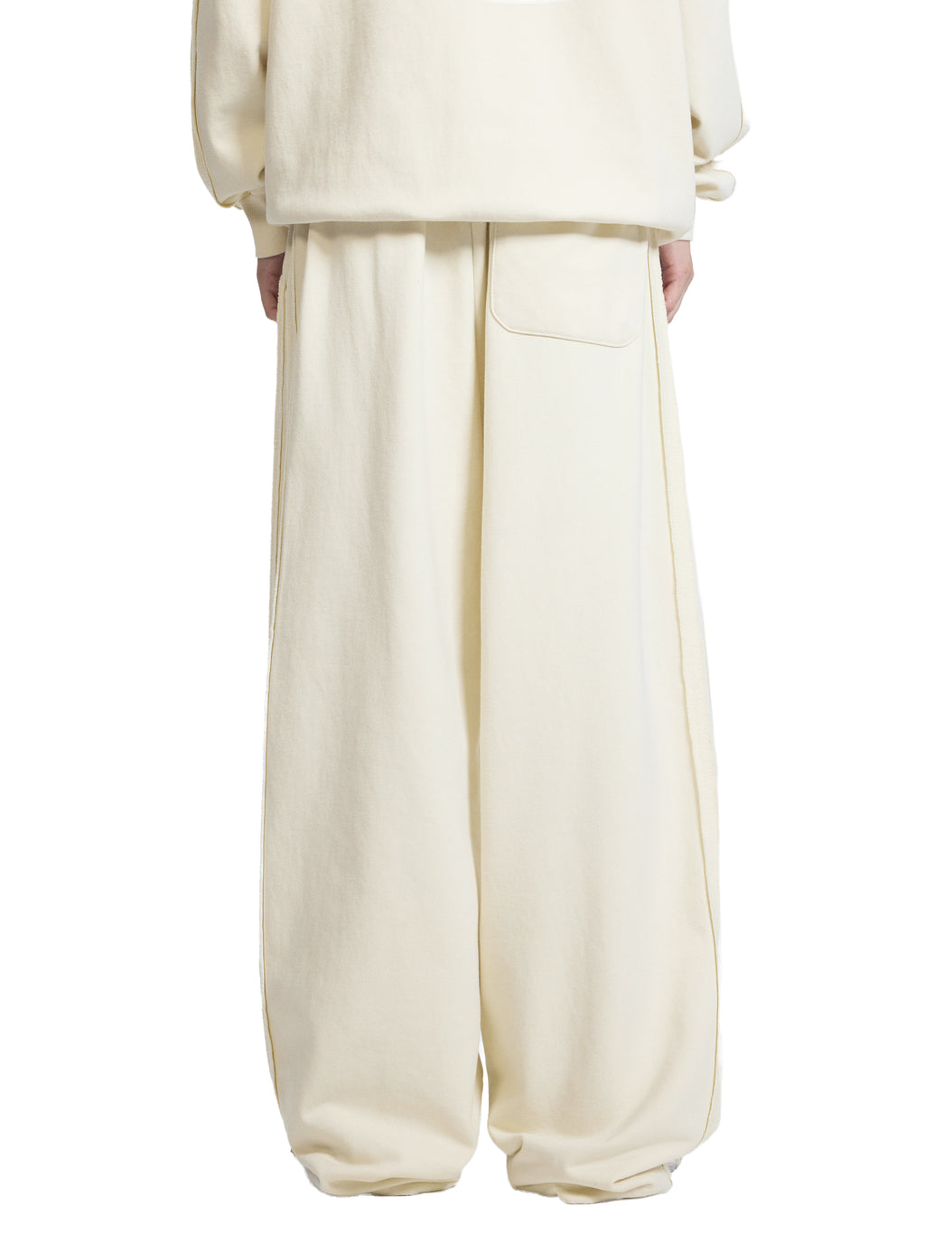 Spodnie Dresowe Contrast Tape Straight Leg – Nowrocky™ — ujęcie trzy czwarte na modelu