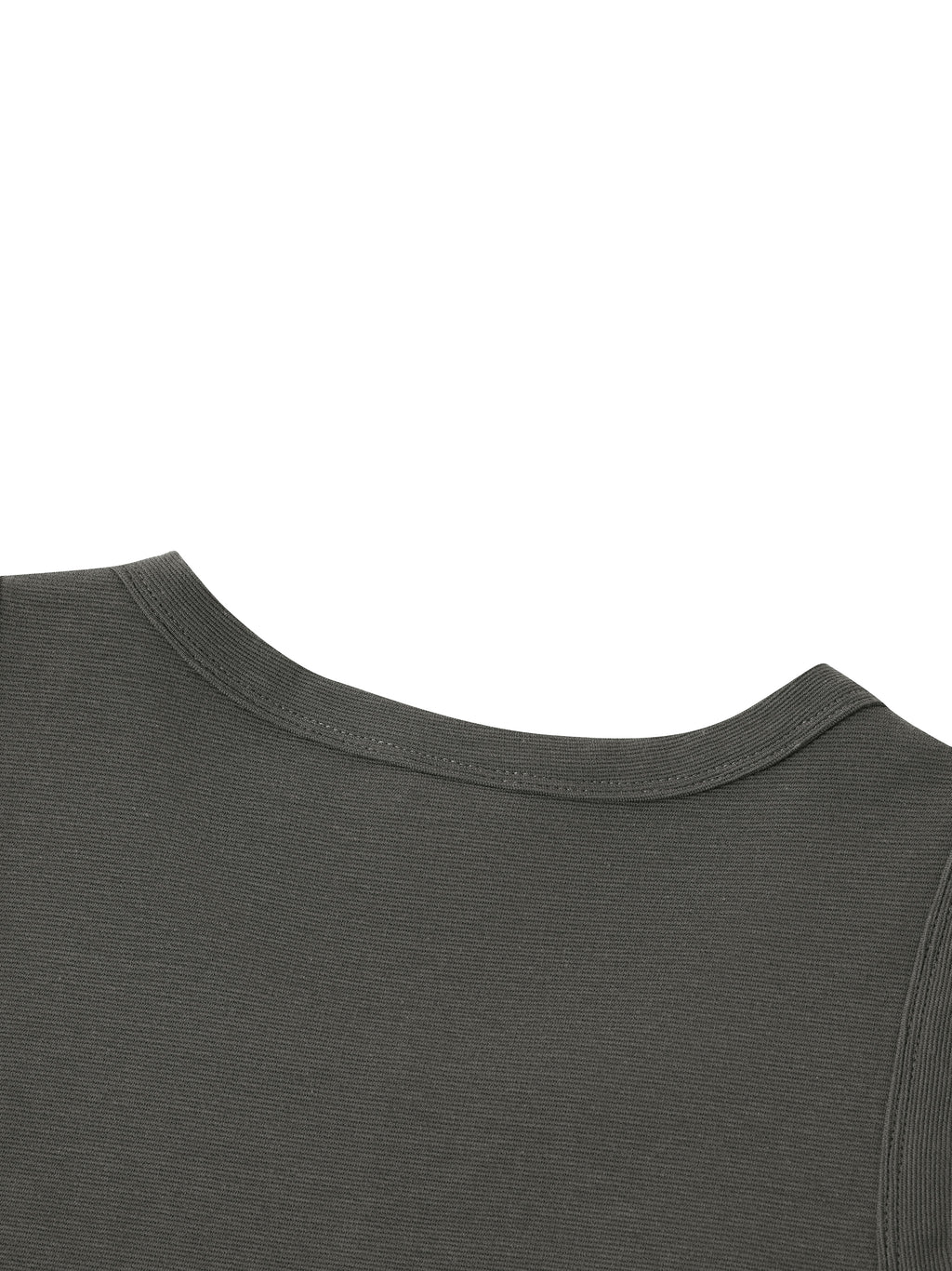 Tank Top Heavyweight Ribbed – Nowrocky™ — plecy modela i linia ramiączek