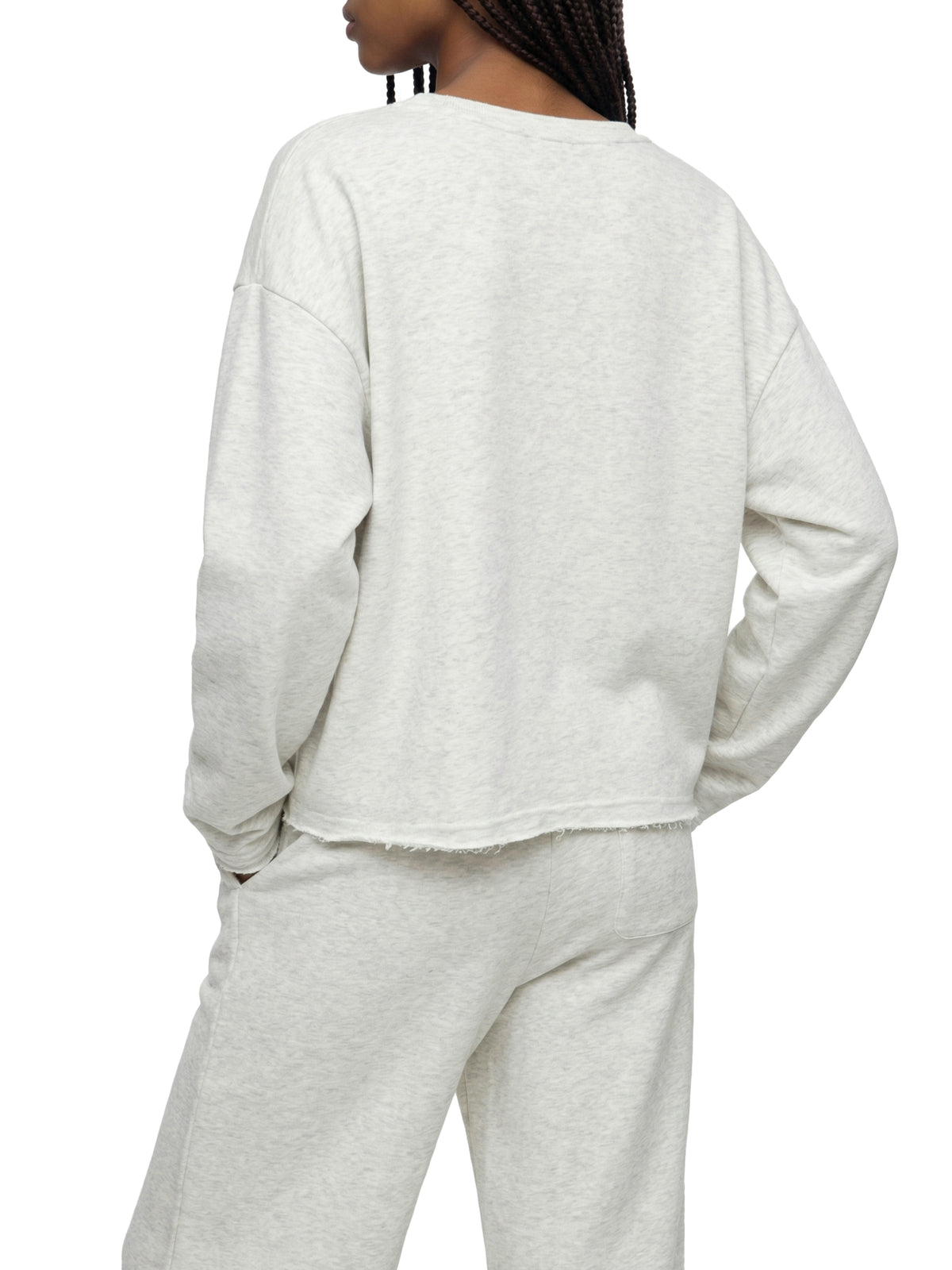 Longsleeve Damski Raw Hem Crop – Nowrocky™ — stylizacja uliczna w pełnym kadrze