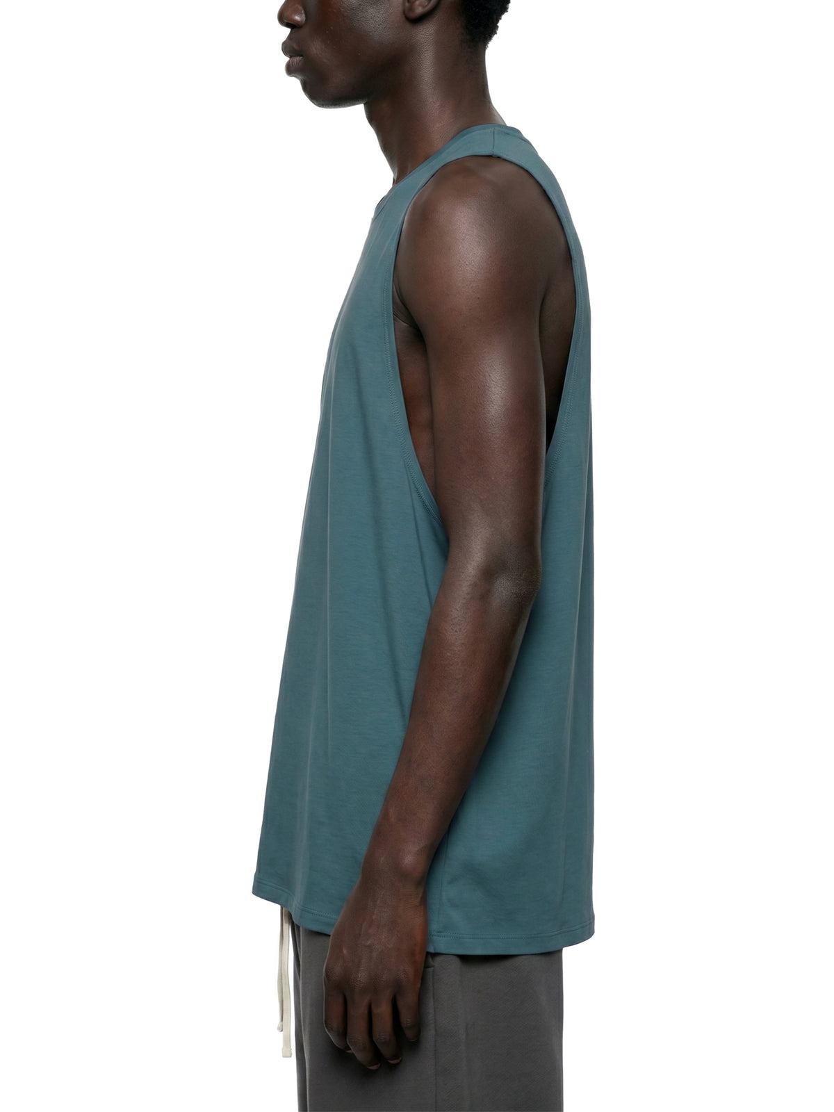 Tank Top Crewneck Loose – Nowrocky™ — plecy modela i linia ramiączek