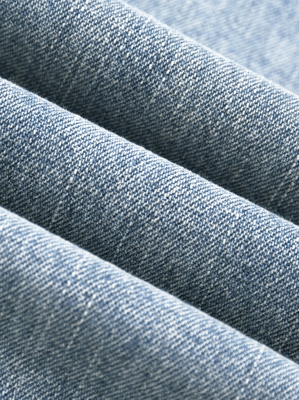 Jeansy Vintage Wash Straight Leg – Nowrocky™ — ujęcie trzy czwarte na modelu
