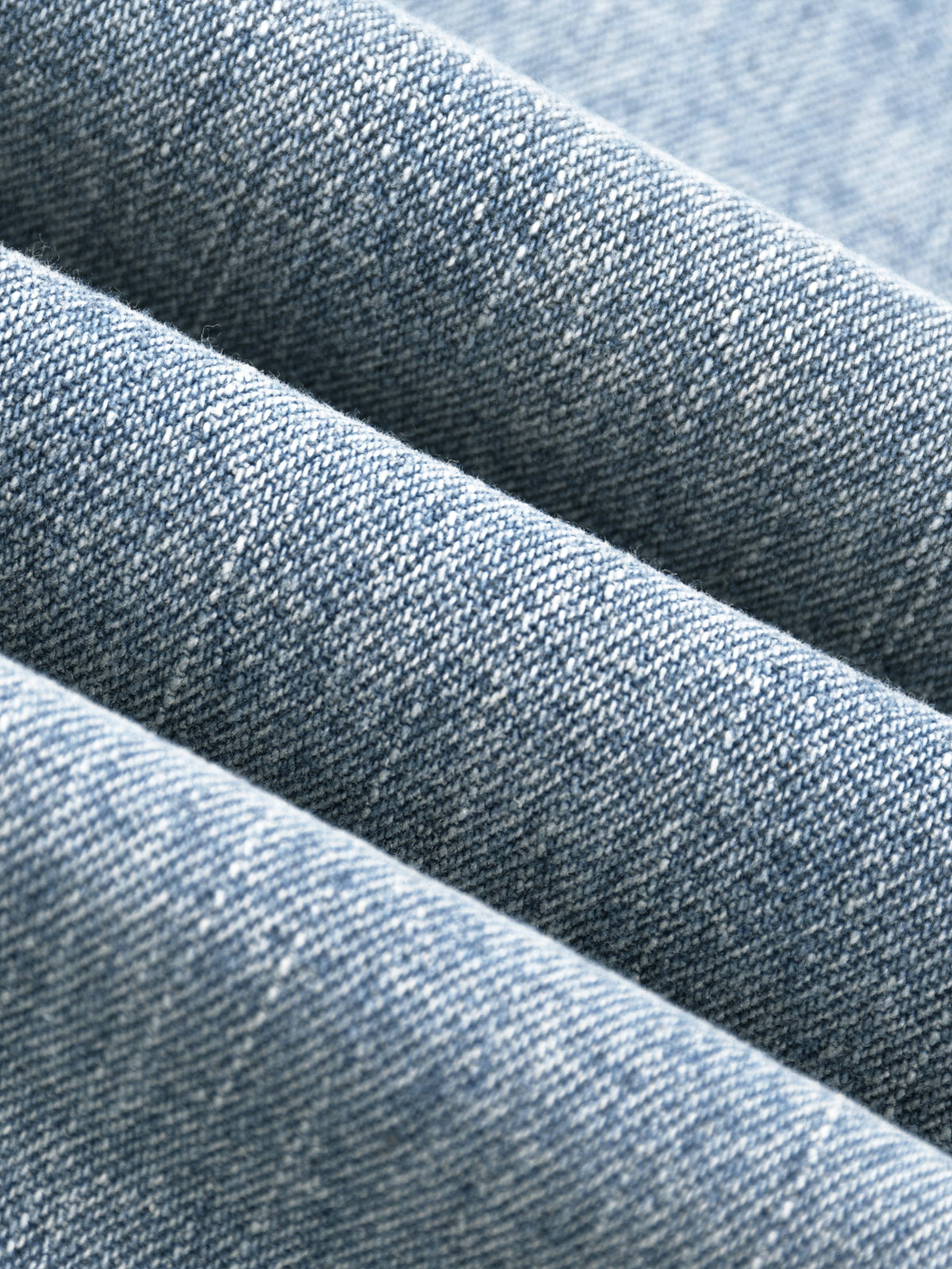 Jeansy Vintage Wash Straight Leg – Nowrocky™ — ujęcie trzy czwarte na modelu