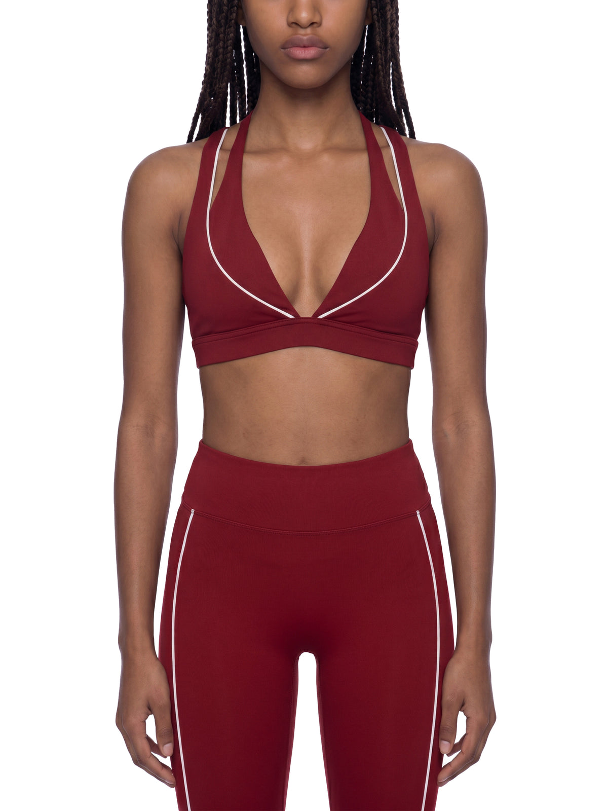 Biustonosz Sportowy Halter Deep V – Nowrocky™ — ujęcie 3/4 sylwetki w ruchu