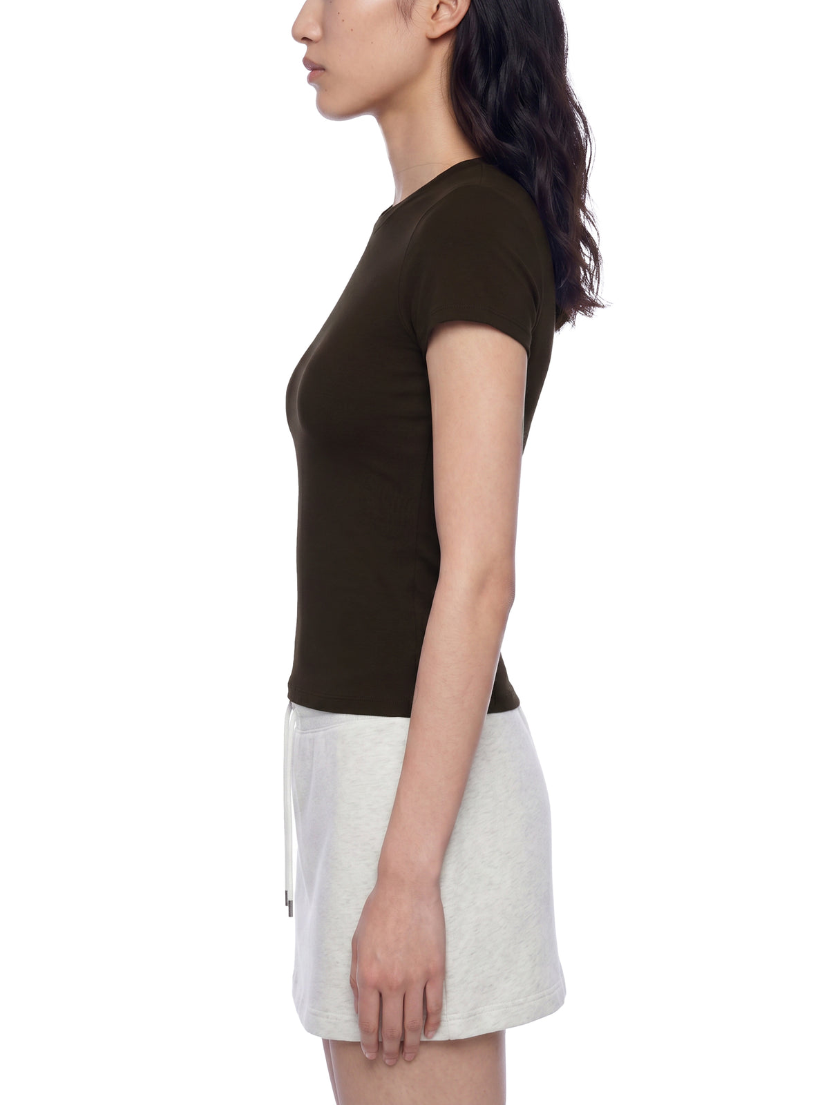 T-shirt Slim Fit Performance – Nowrocky™ — rozciągliwość materiału w ujęciu dynamicznym