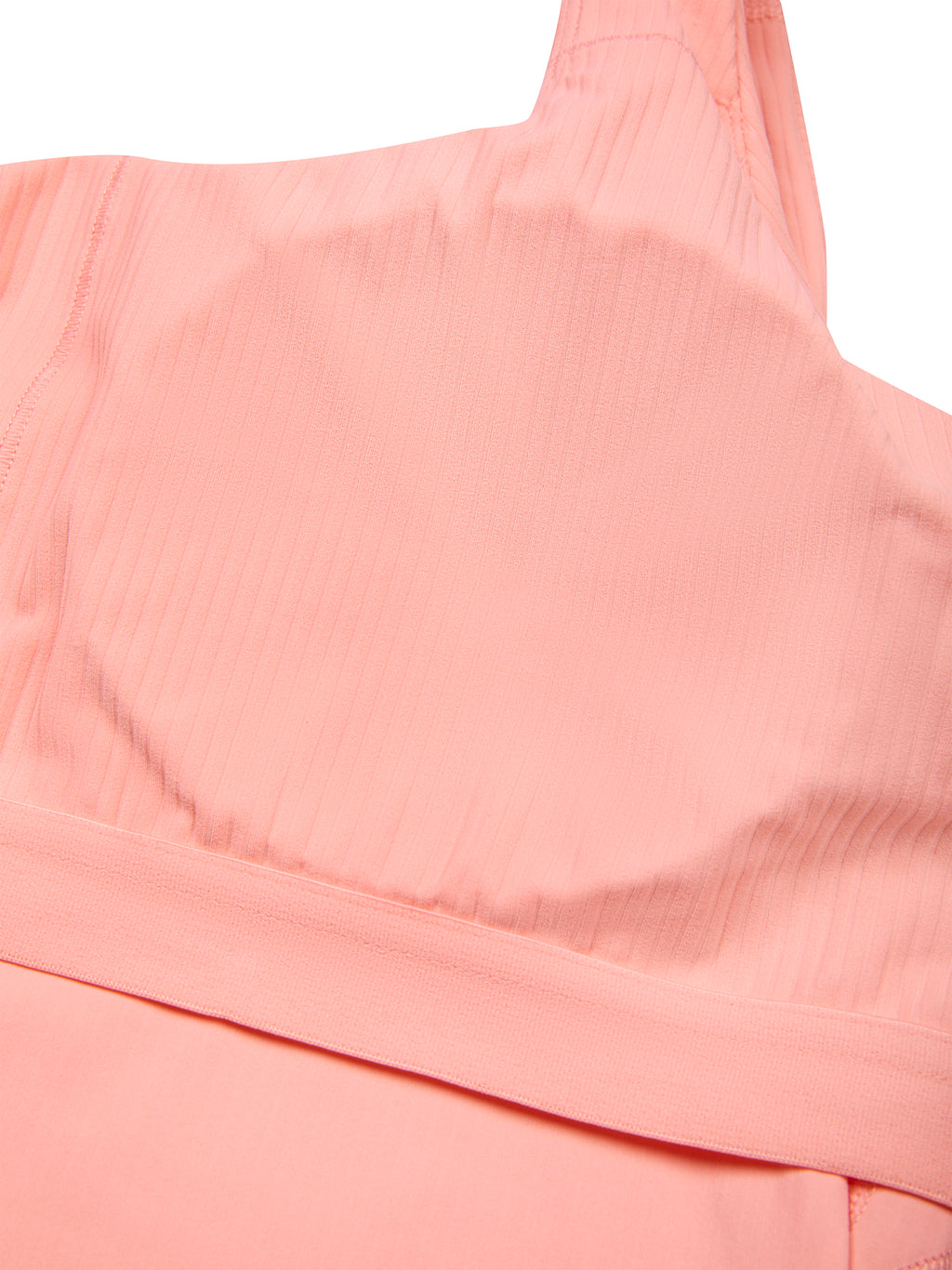 Tank Top Halter Crop – Nowrocky™ — pełna sylwetka w plenerze