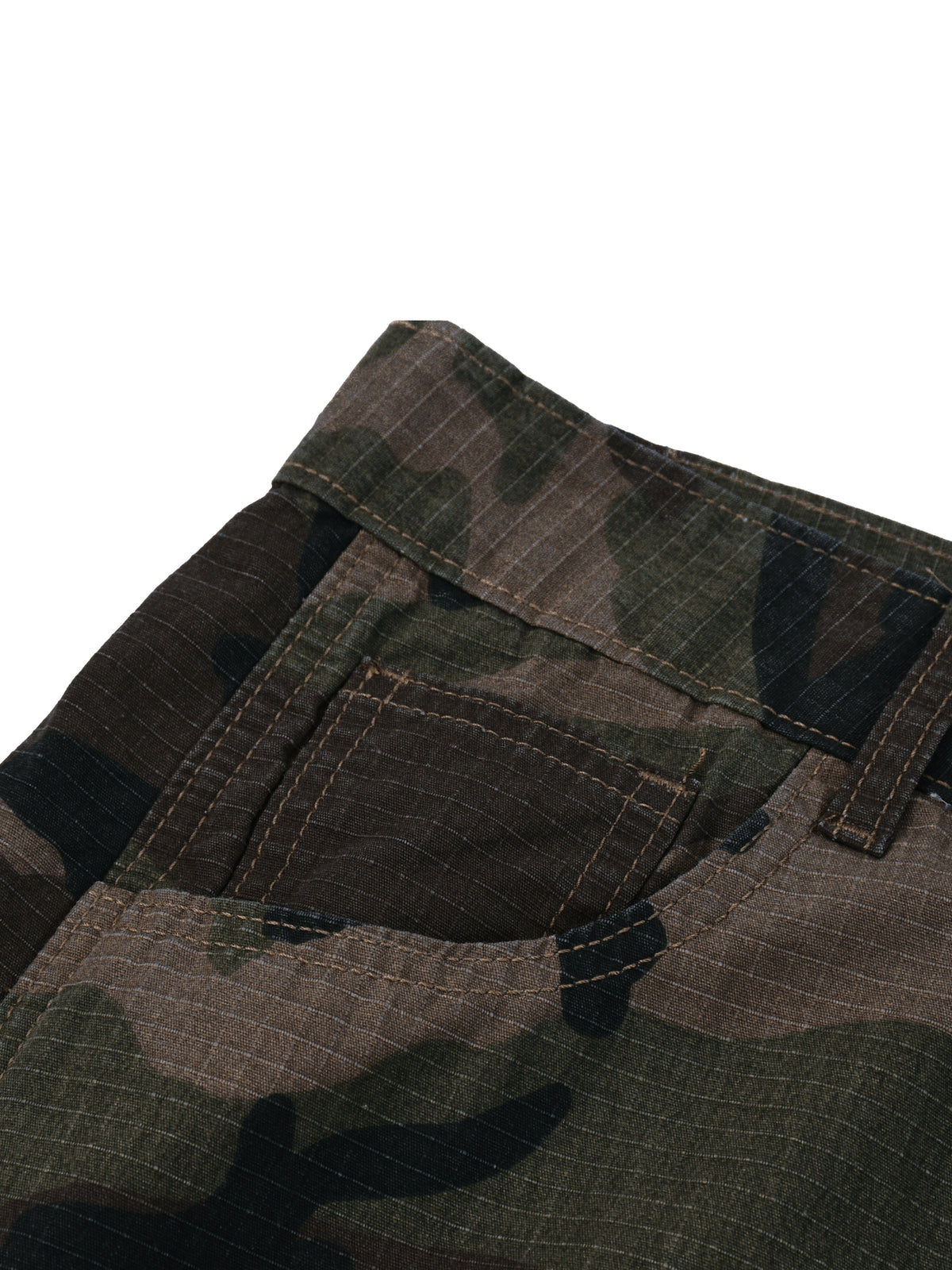 Spodnie Camo Barrel Leg – Nowrocky™ — układ na płasko w kadrze studyjnym