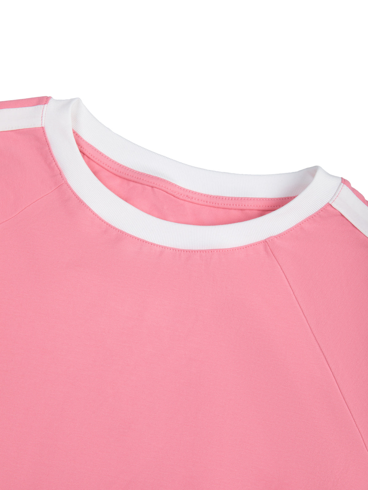 T-shirt Damski Raglan Crop Contrast Tape – Nowrocky™ — materiał w naturalnym świetle