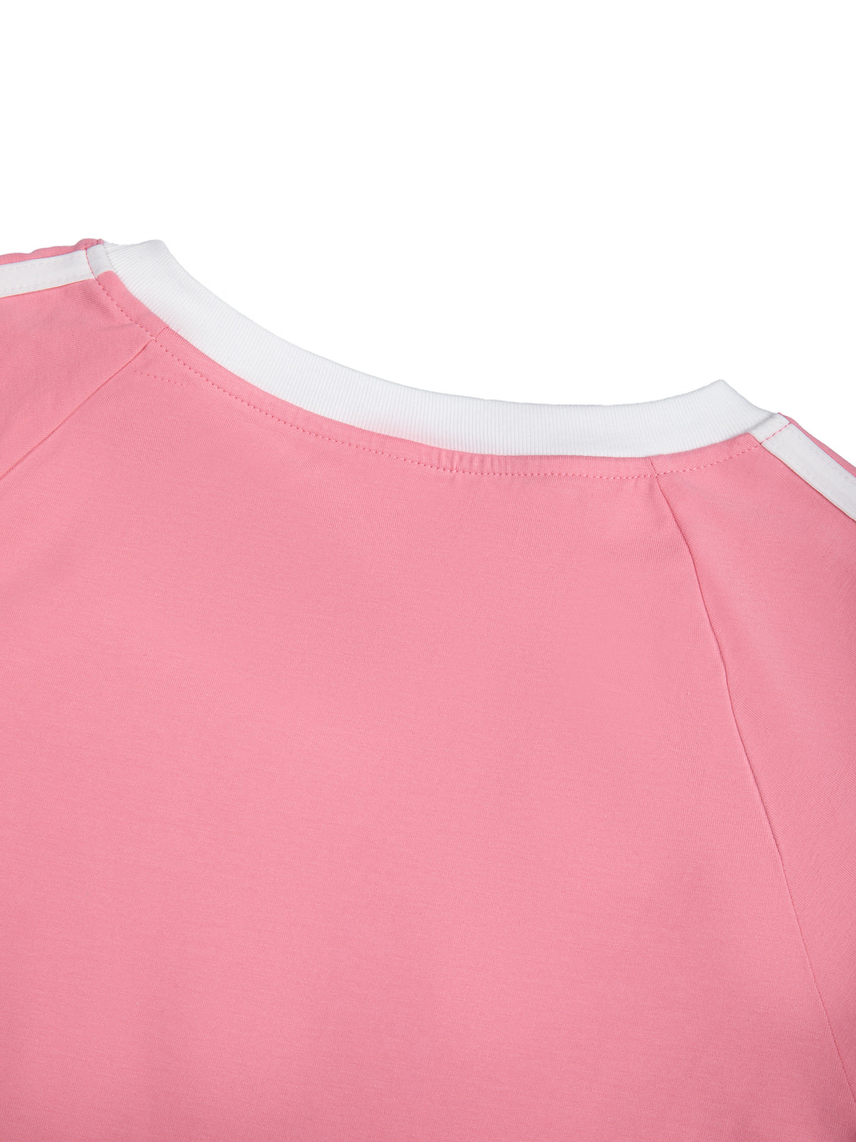 T-shirt Damski Raglan Crop Contrast Tape – Nowrocky™ — ujęcie z góry, kompozycja na płasko