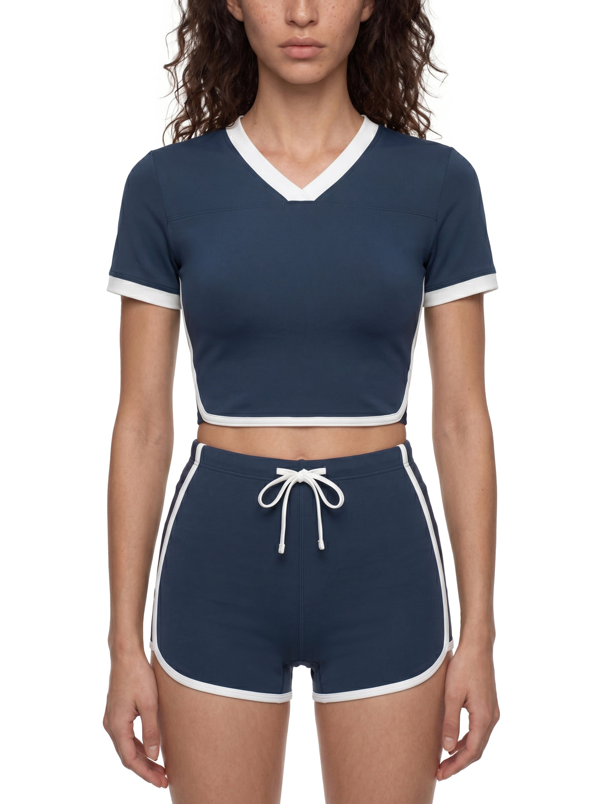 T-shirt Cropped Color Block – Nowrocky™ — układ na płasko, pełny obrys kroju