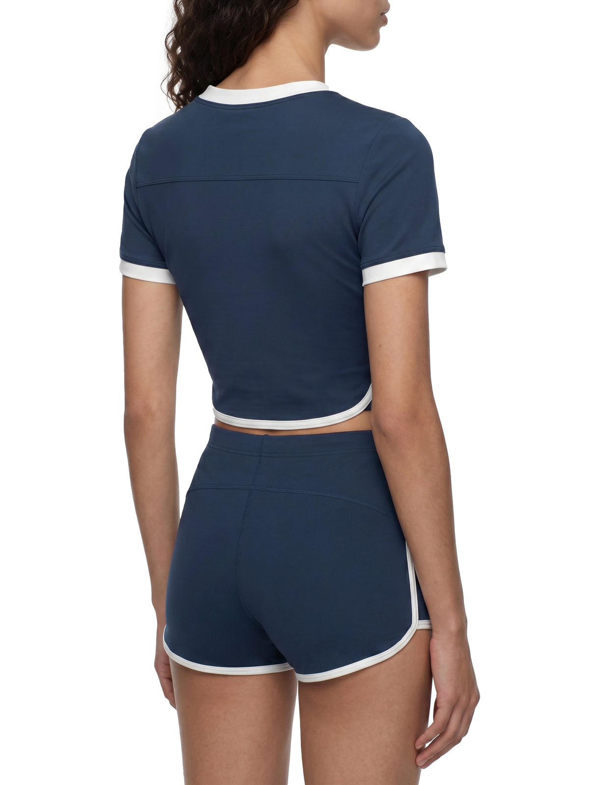 T-shirt Cropped Color Block – Nowrocky™ — stylizacja uliczna z legginsami i sneakersami