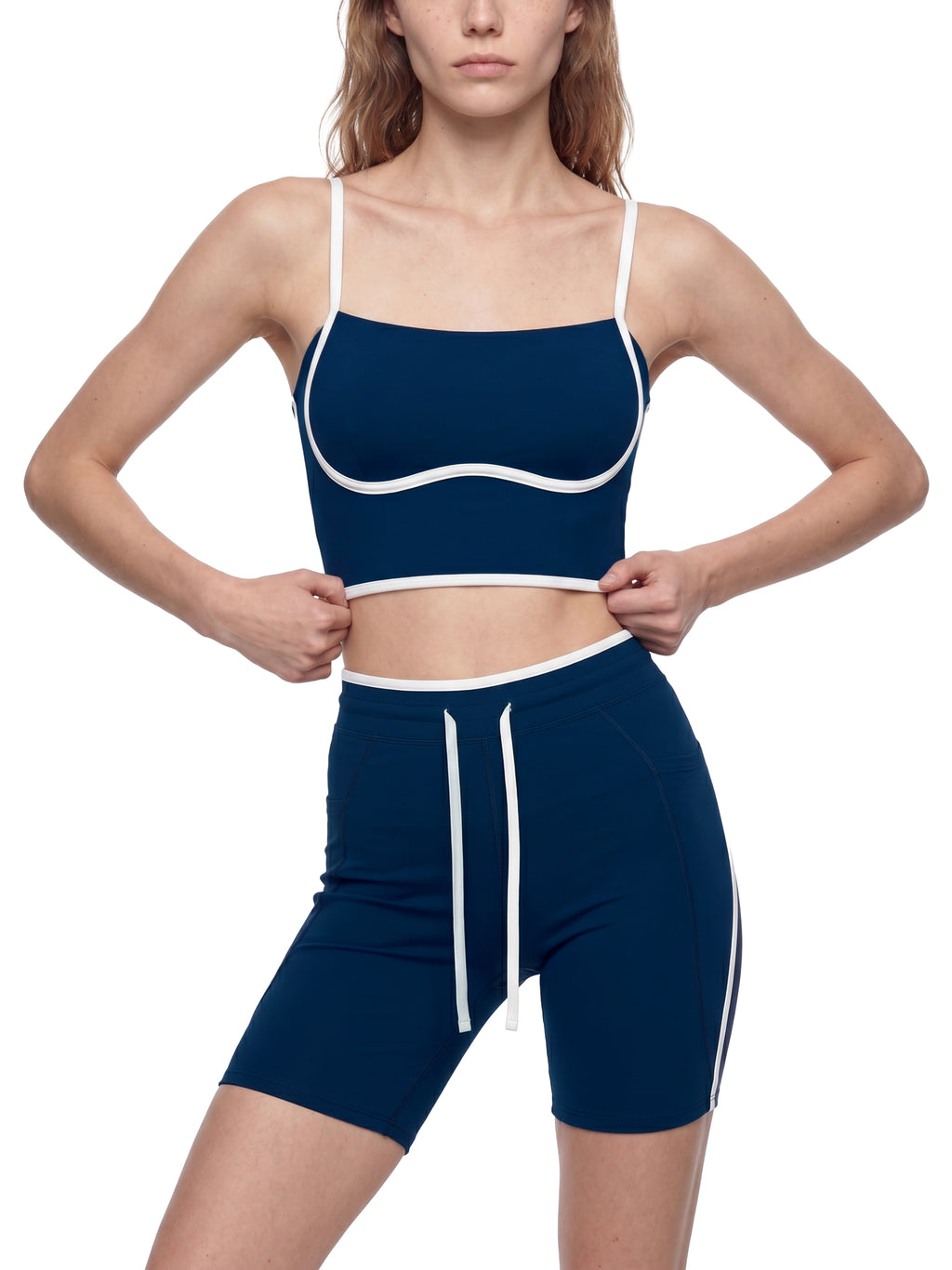 Biustonosz Sportowy Color Block – Nowrocky™ — proporcje krótkiego kroju na tułowiu