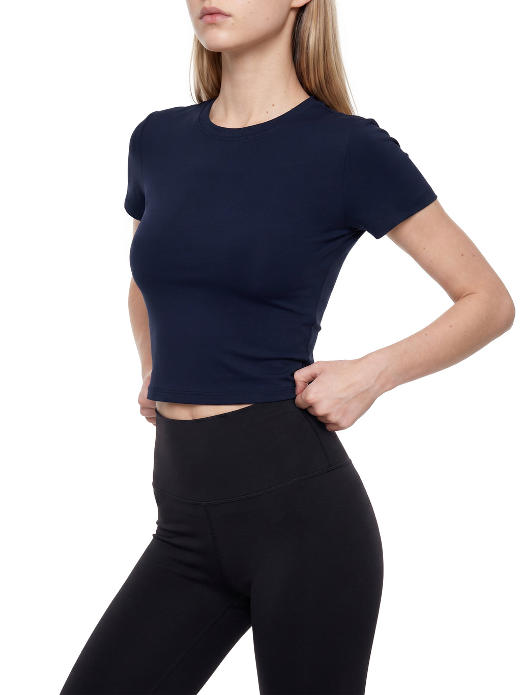 T-shirt Crop Performance – Nowrocky™ — detal szwu bocznego