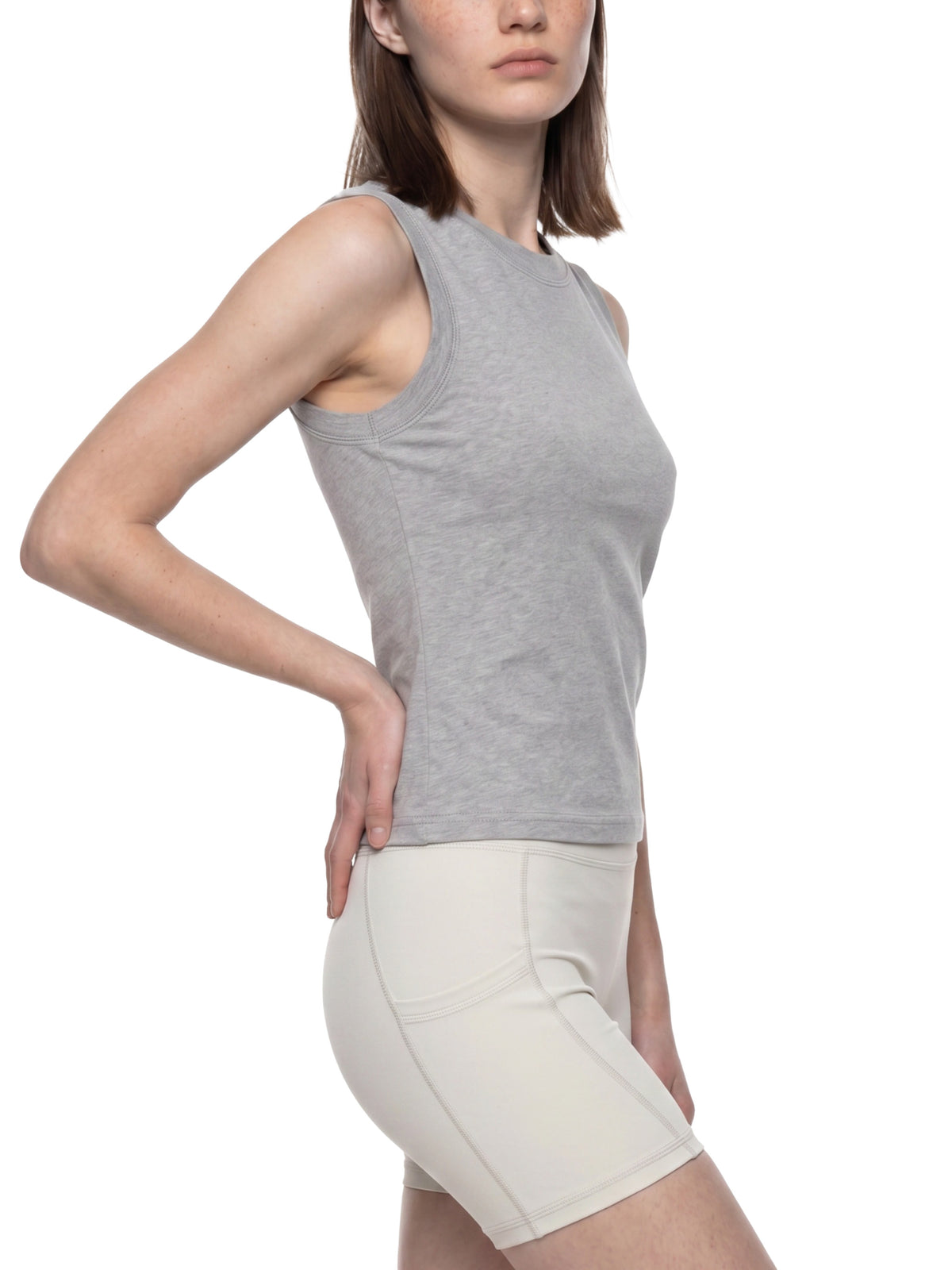 Tank Top Crewneck Regular Fit – Nowrocky™ — pełna sylwetka w plenerze