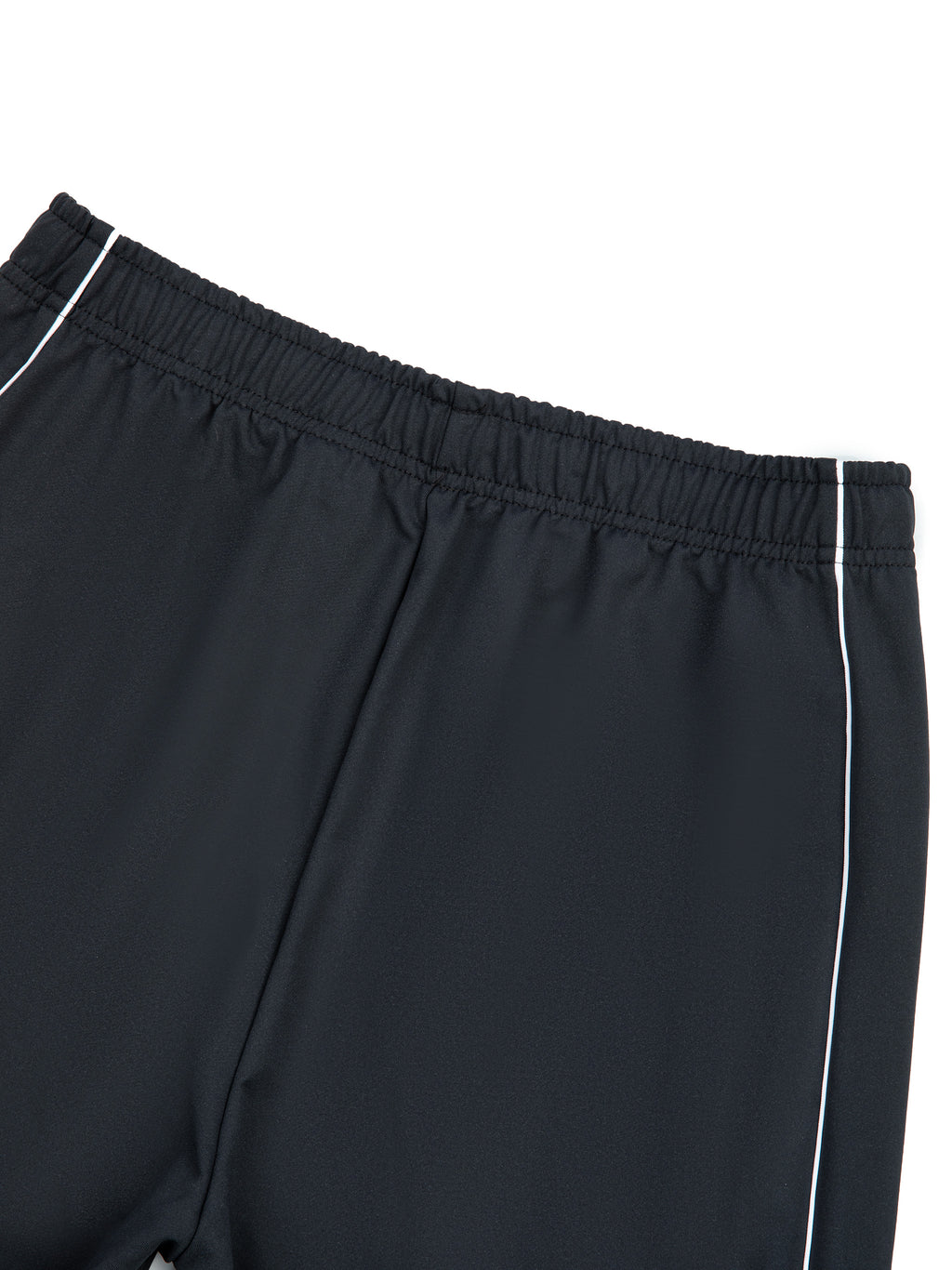 Spodnie Piping Straight Leg – Nowrocky™ — proporcje prostego kroju na modelu