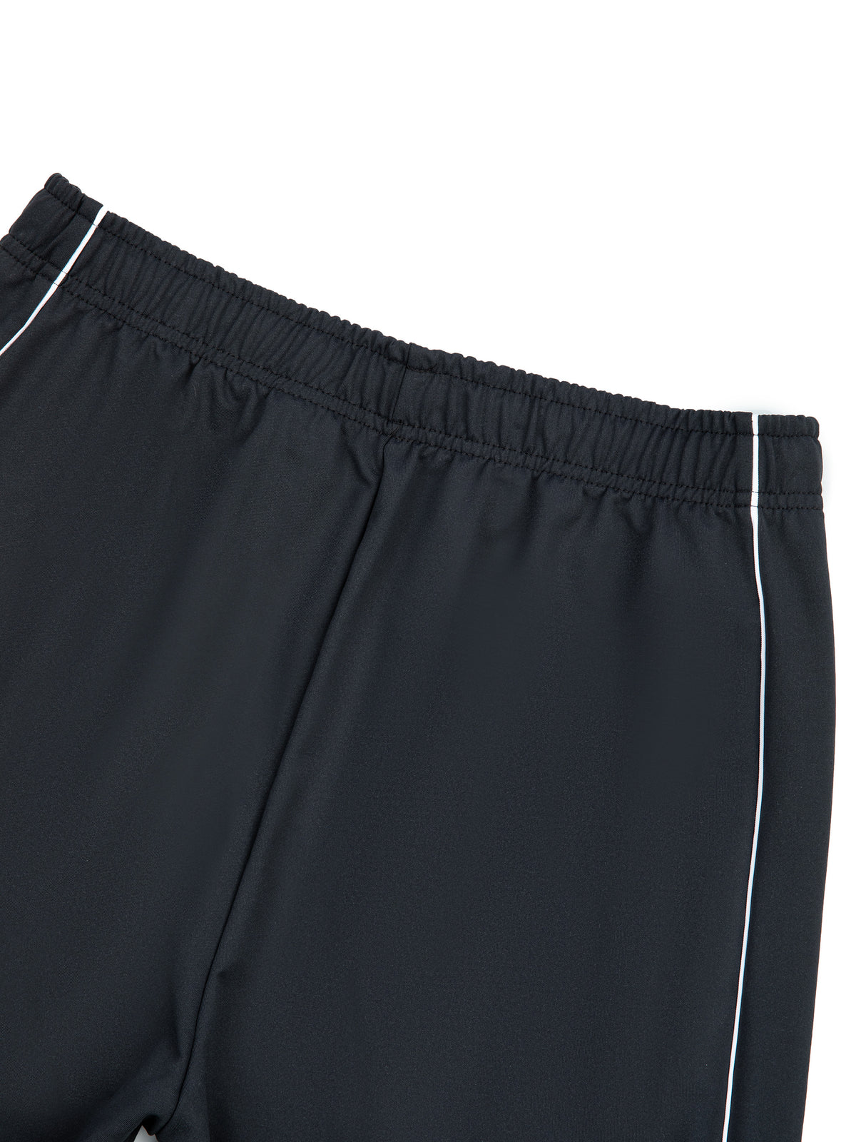 Spodnie Piping Straight Leg – Nowrocky™ — proporcje prostego kroju na modelu
