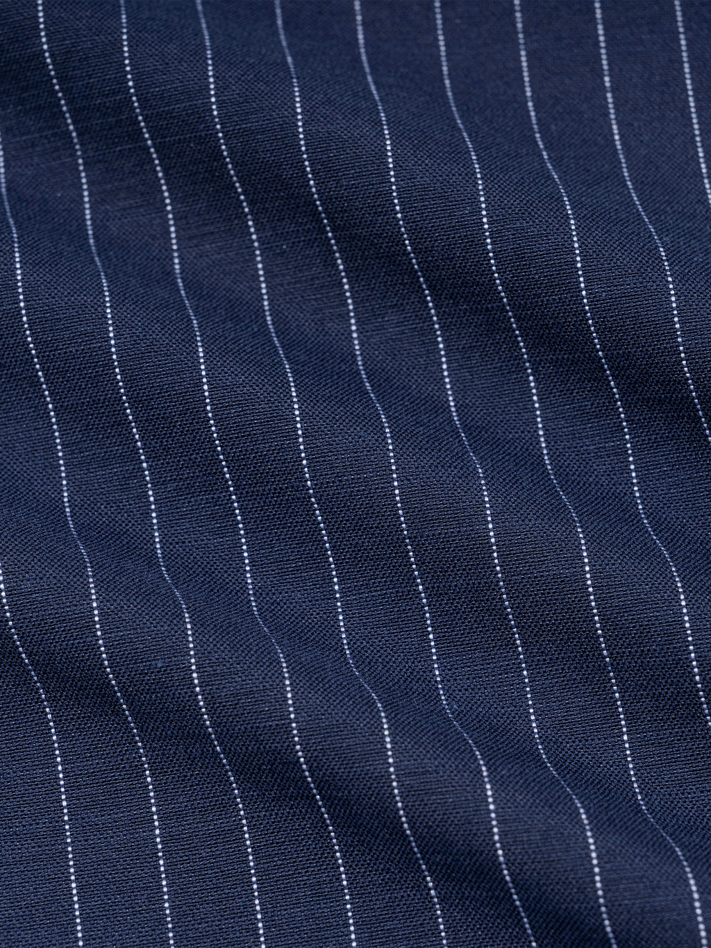 Kurtka Track Full Zip Pinstripe – Nowrocky™ — pełna sylwetka w plenerze