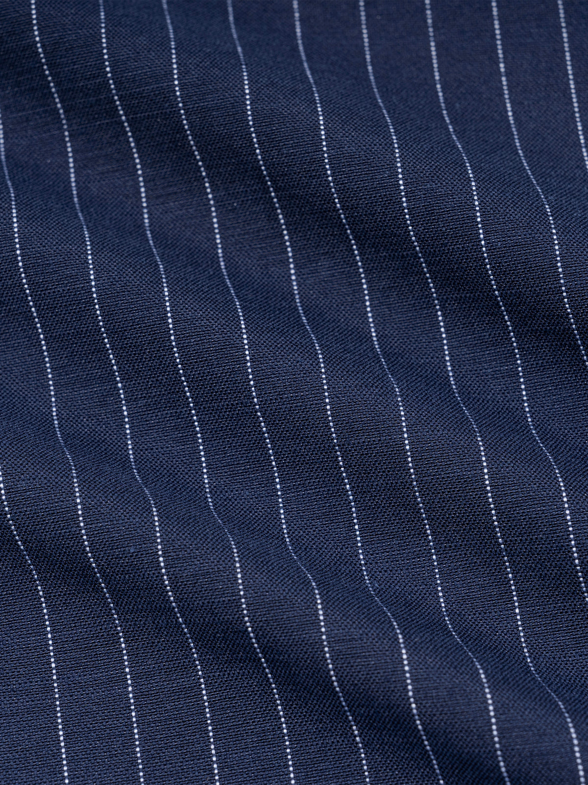 Kurtka Track Full Zip Pinstripe – Nowrocky™ — pełna sylwetka w plenerze