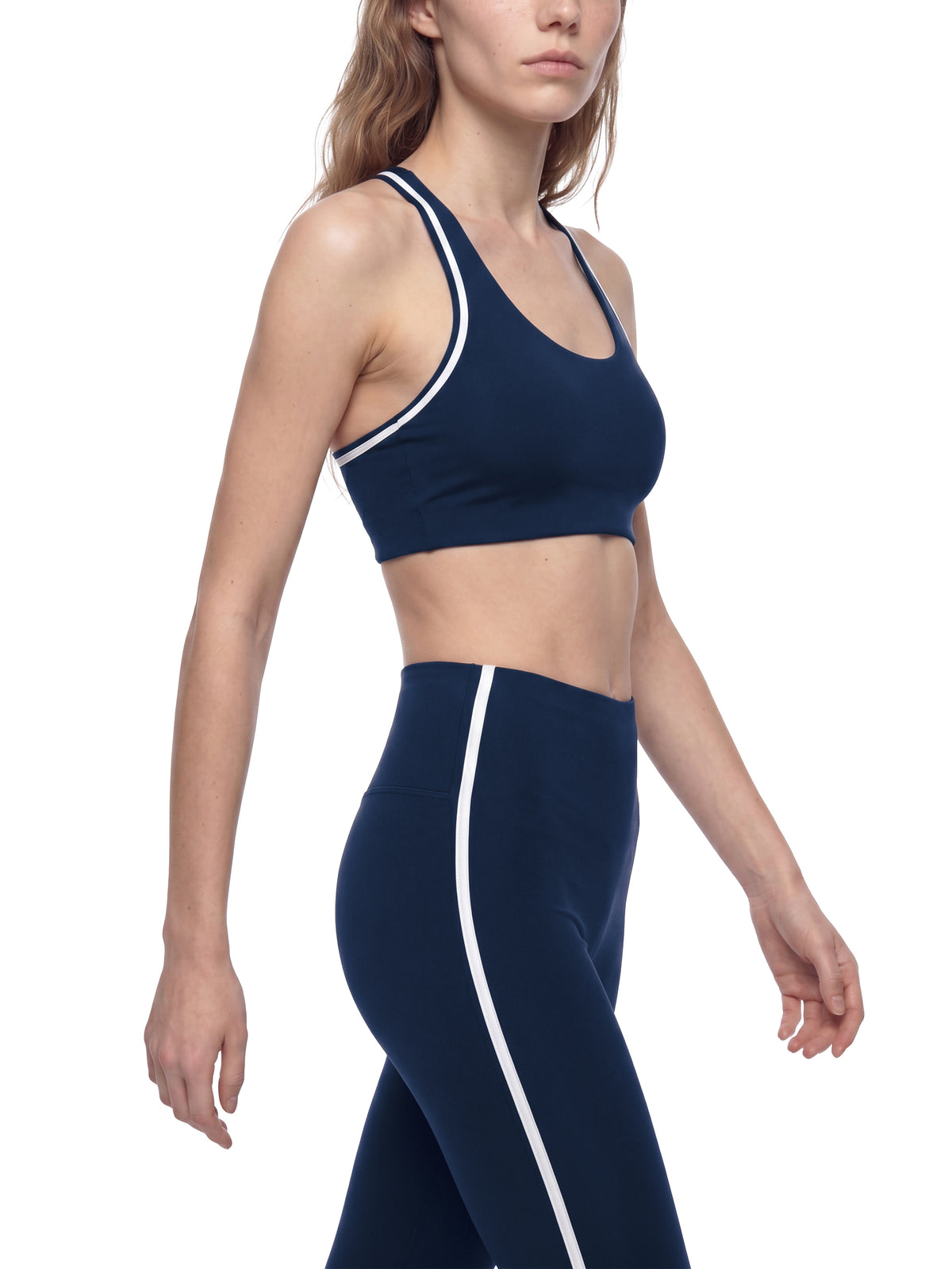 Biustonosz Sportowy Racerback Contrast Tape – Nowrocky™ — stylizacja uliczna z legginsami