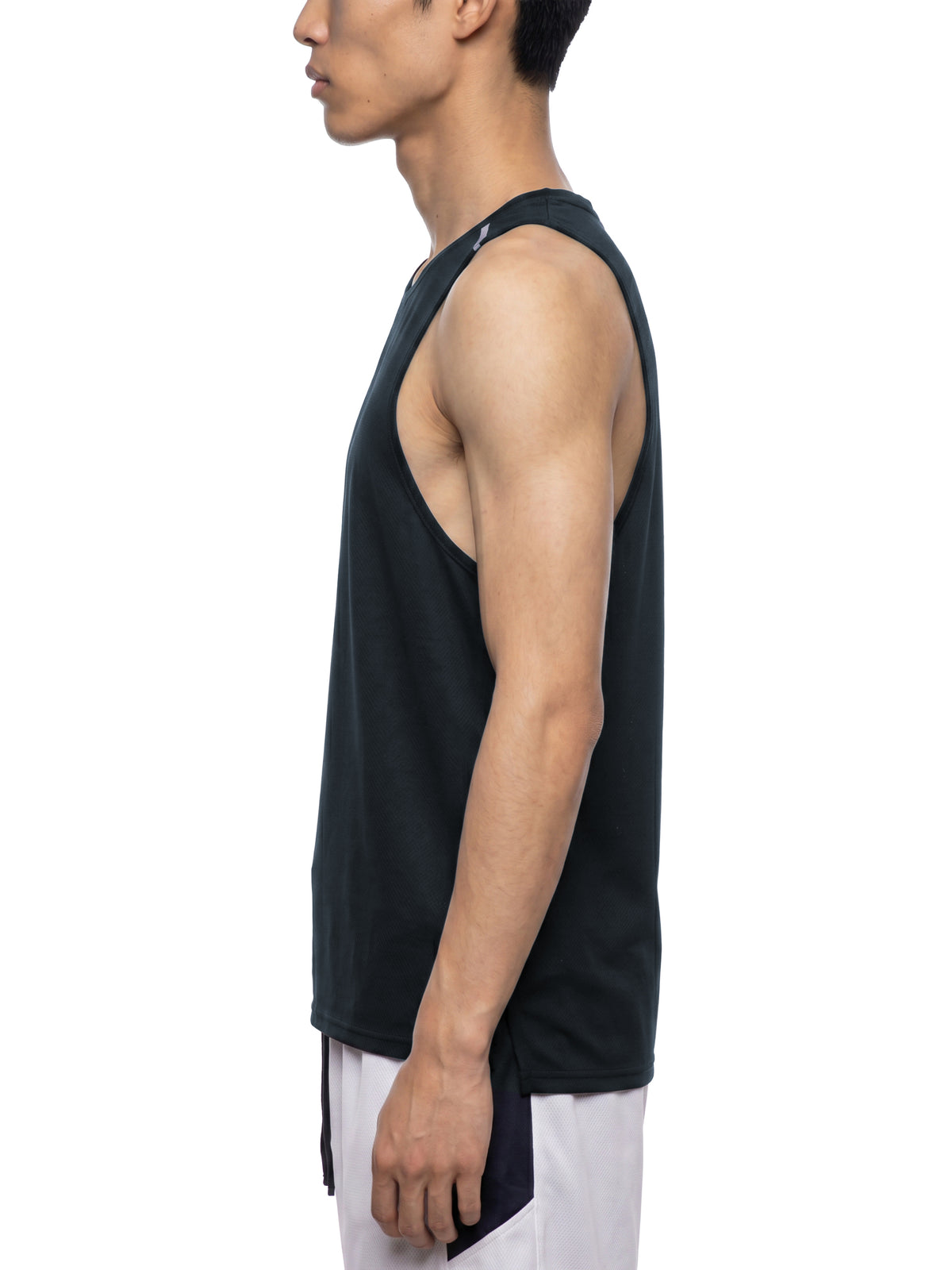 Tank Top Performance Loose – Nowrocky™ — ujęcie z profilu, luźny krój