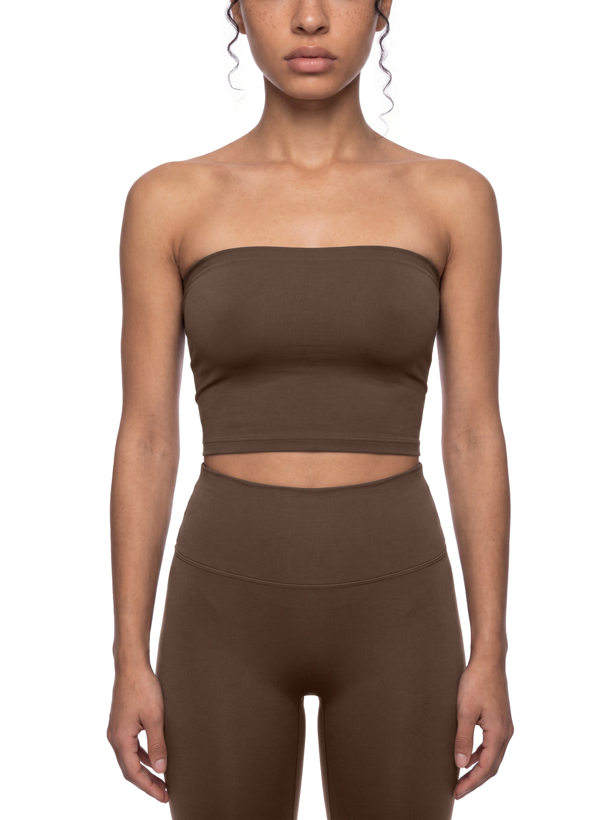 Top Bandeau Cropped – Nowrocky™ — ujęcie 3/4 sylwetki w ruchu