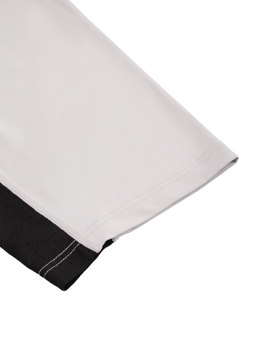 T-shirt Color Block Raglan – Nowrocky™ — proporcje kroju na modelu, ujęcie trzy czwarte