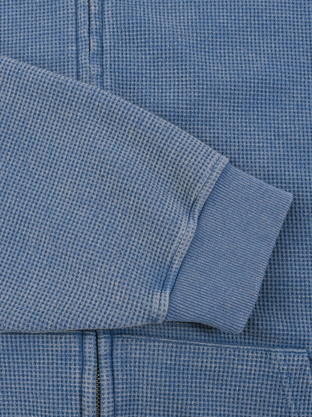 Bluza Boxy Waffle Vintage Wash – Nowrocky™ — pełna sylwetka w plenerze