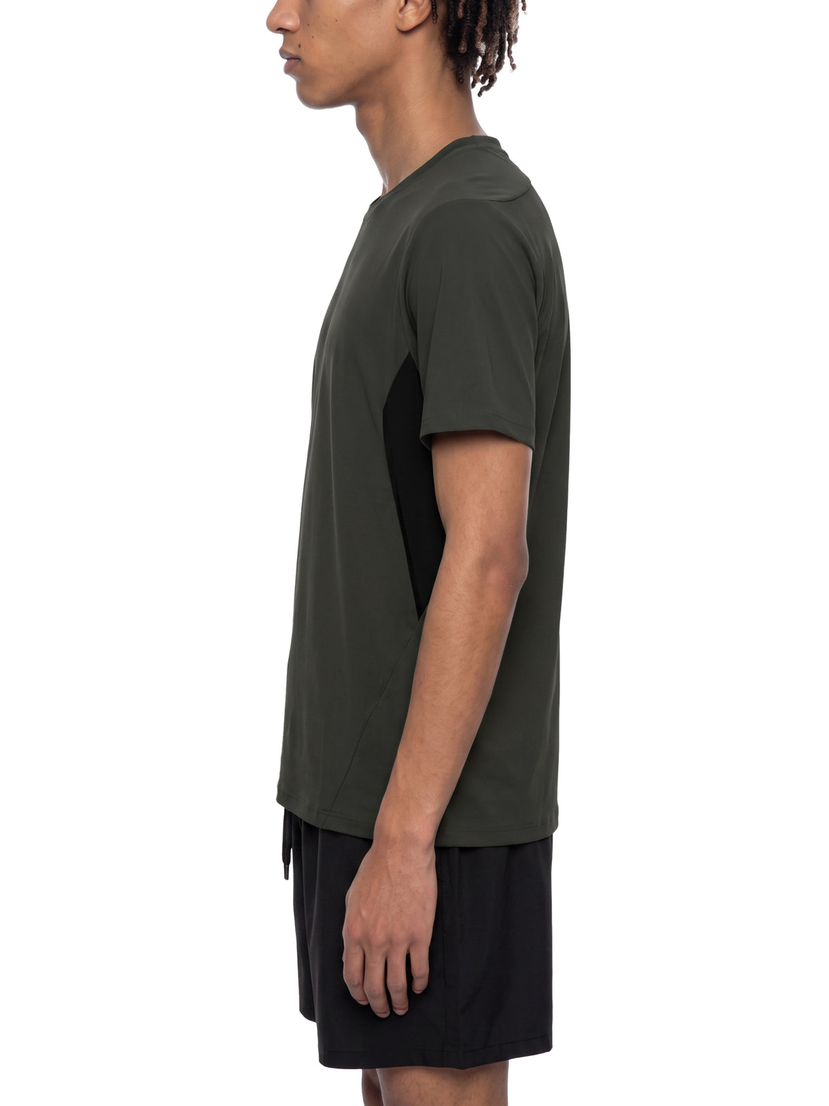 T-shirt Lightweight Training – Nowrocky™ — proporcje kroju na modelu, ujęcie trzy czwarte