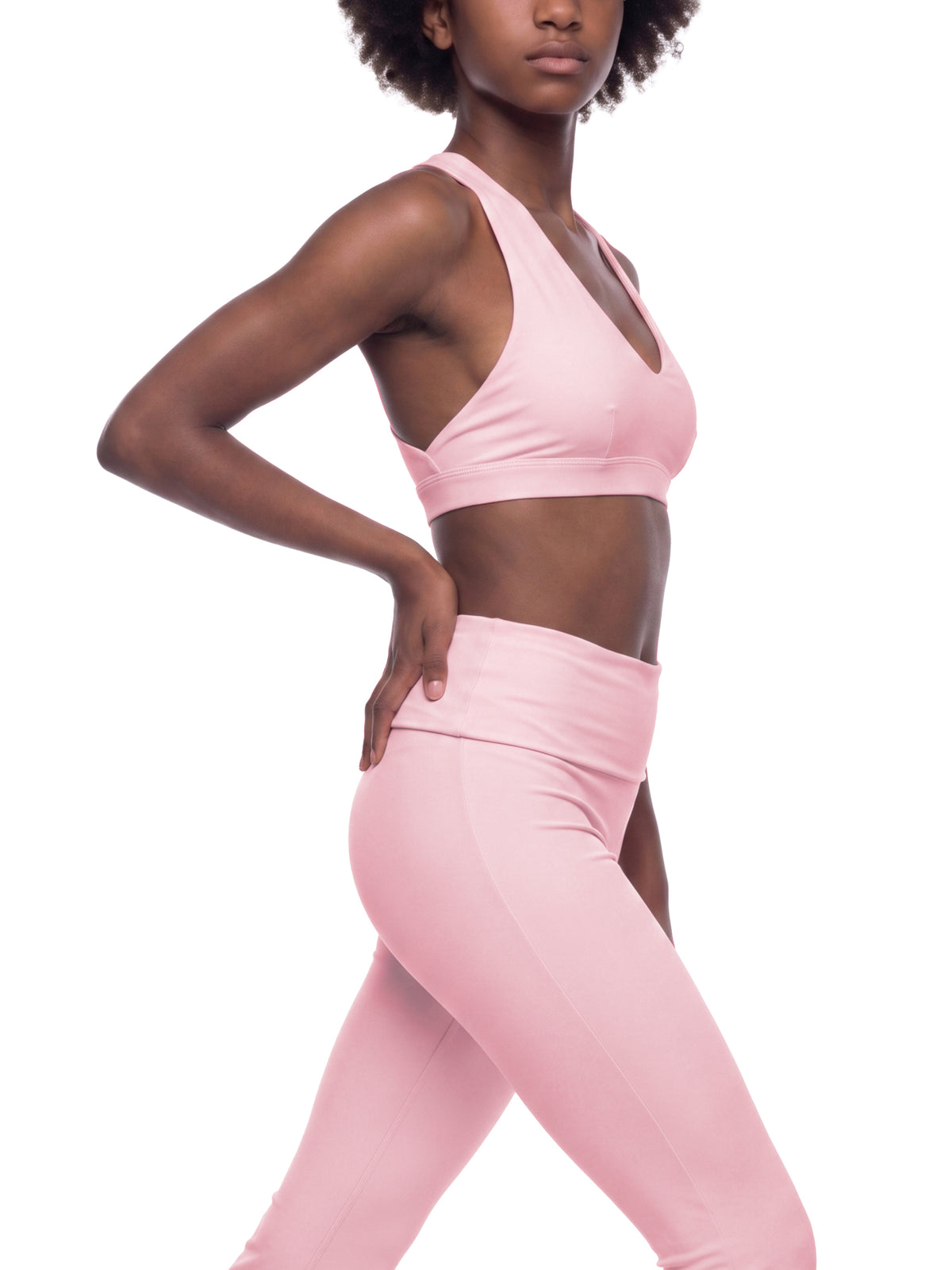 Biustonosz Sportowy Halter Cropped Cut-Out – Nowrocky™ — dopasowanie kroju na sylwetce