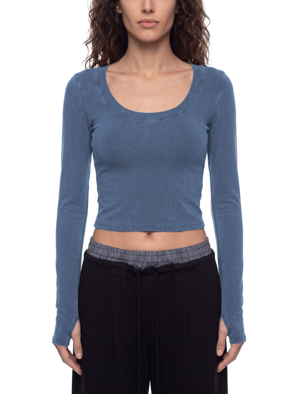 Longsleeve Crop Vintage Wash – Nowrocky™ — ujęcie z profilu, linia ramienia