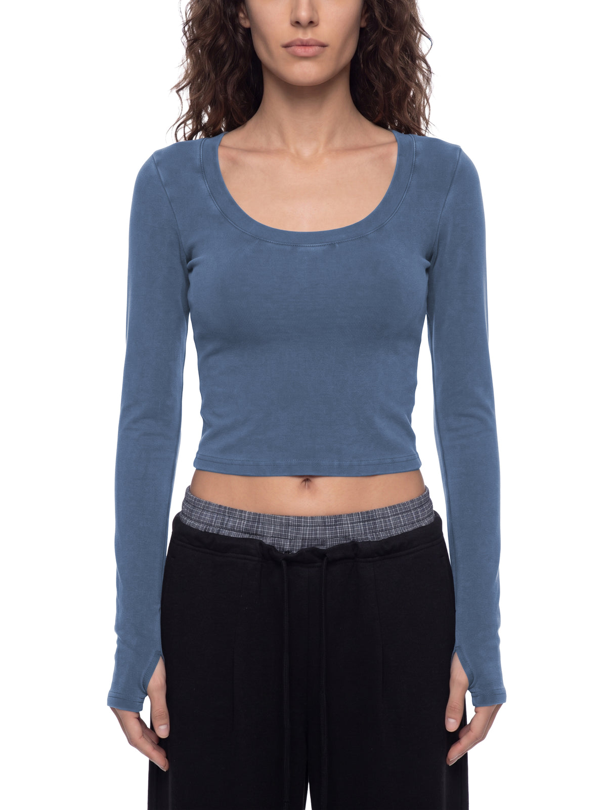 Longsleeve Crop Vintage Wash – Nowrocky™ — ujęcie z profilu, linia ramienia