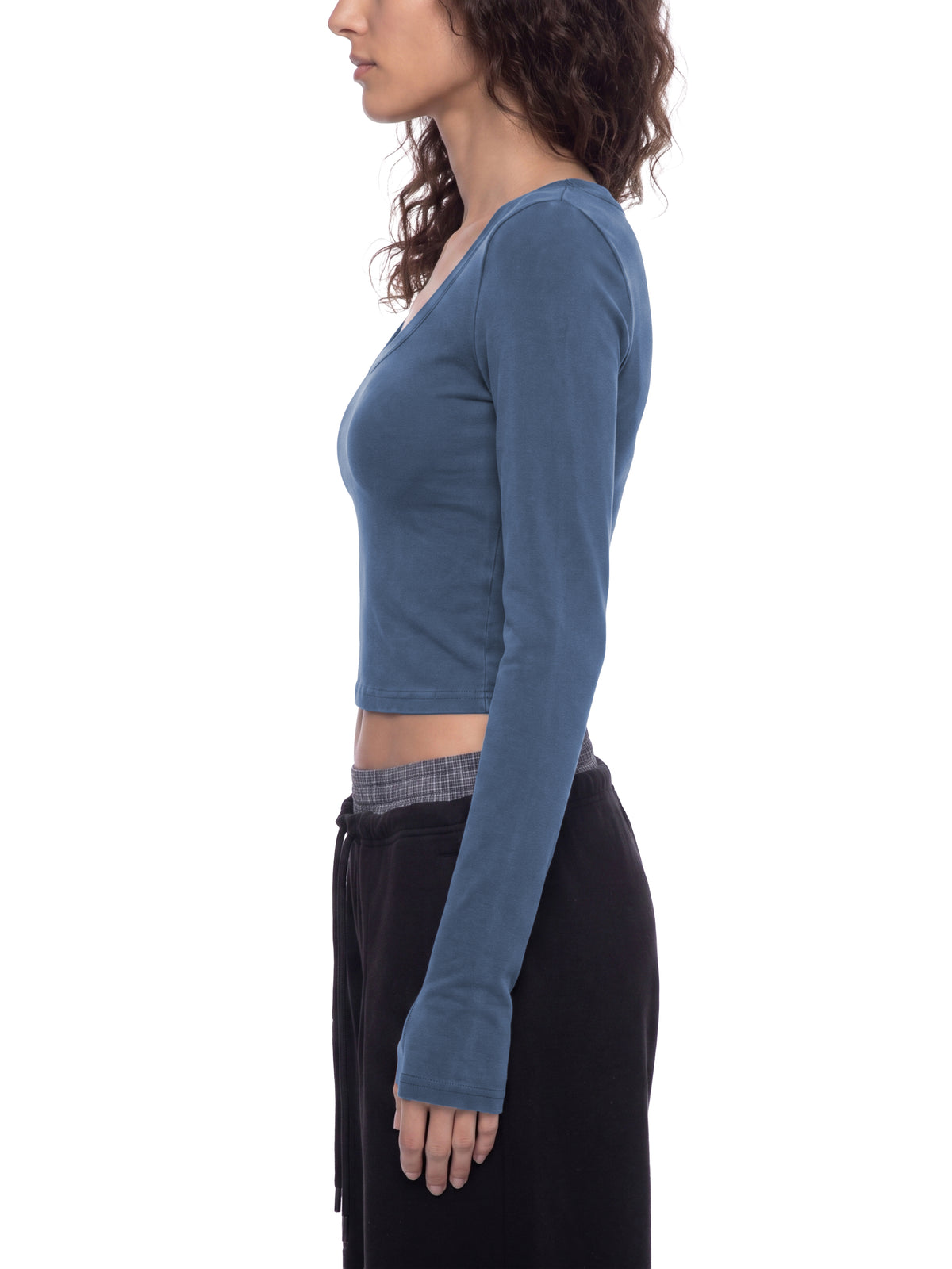 Longsleeve Crop Vintage Wash – Nowrocky™ — zbliżenie na nadruk na piersi