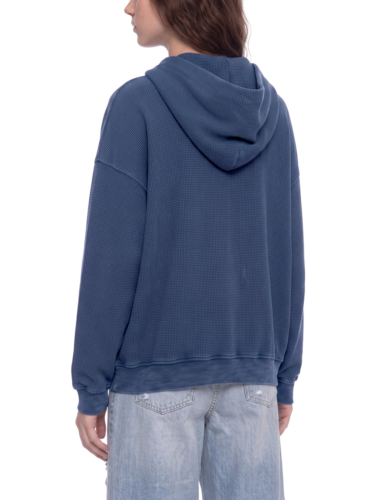 Bluza Boxy Waffle Vintage Wash – Nowrocky™ — kadr do pasa, ułożenie rękawów
