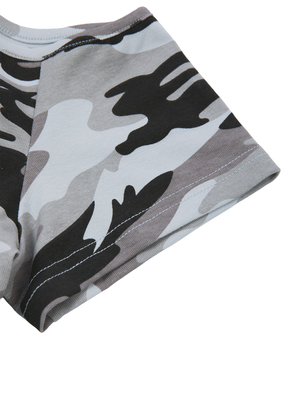 T-shirt Camo Crop Off-Shoulder – Nowrocky™ — zestawienie odcieni zieleni i khaki