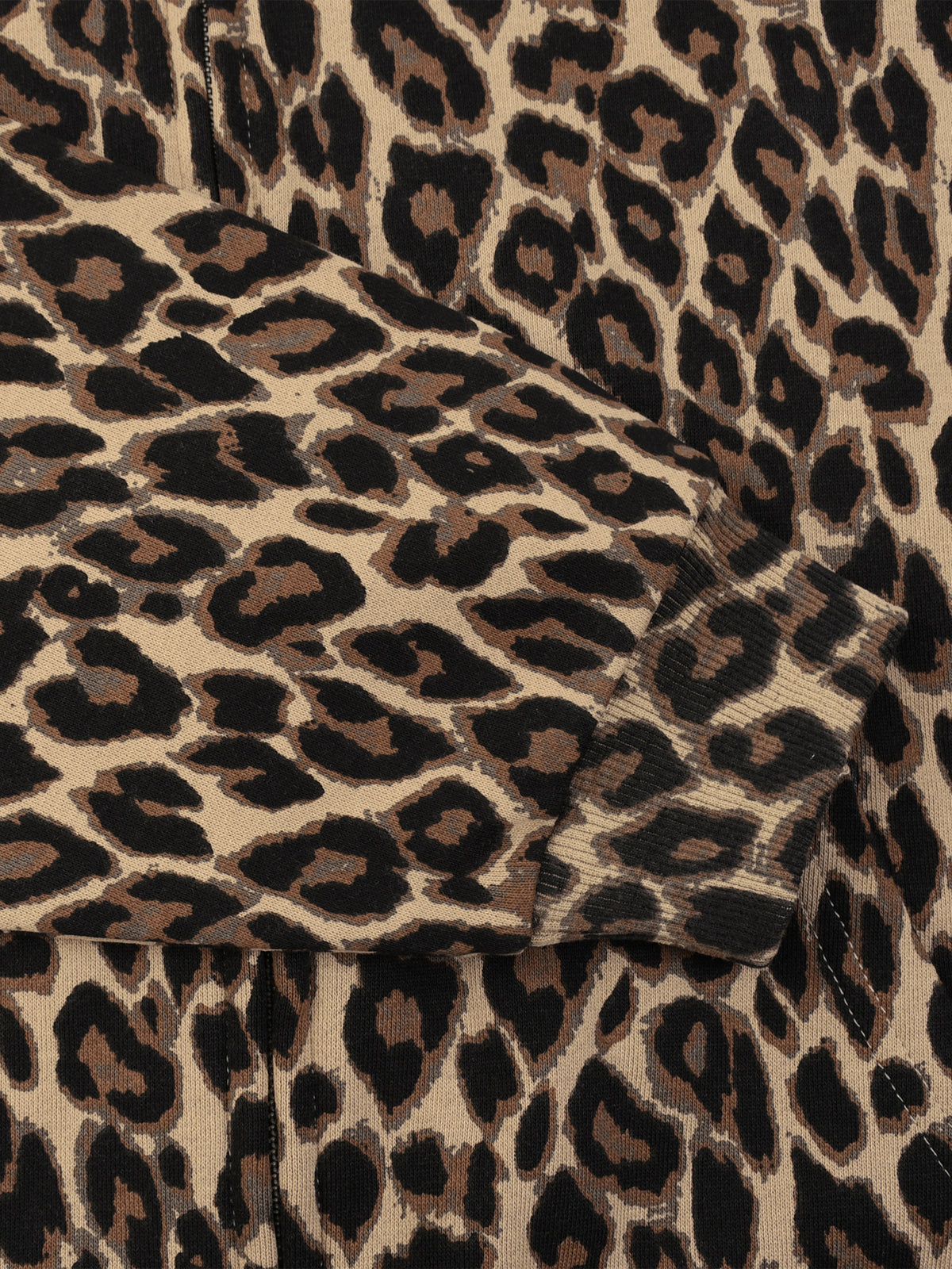 Bluza Leopard Full Zip Contrast Tape – Nowrocky™ — kadr do pasa, ułożenie rękawów